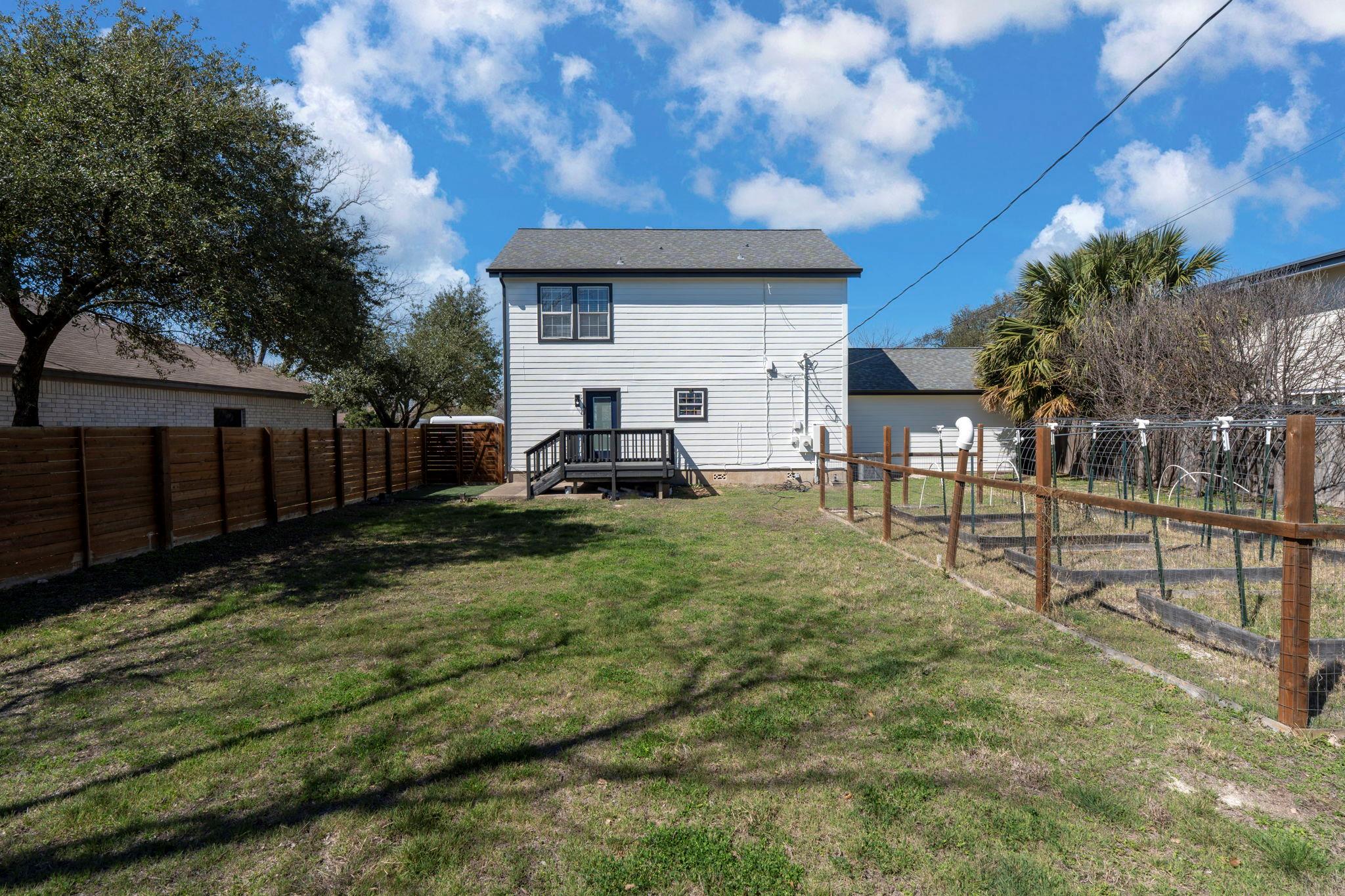 8601 Putnam Dr Property Photo 5