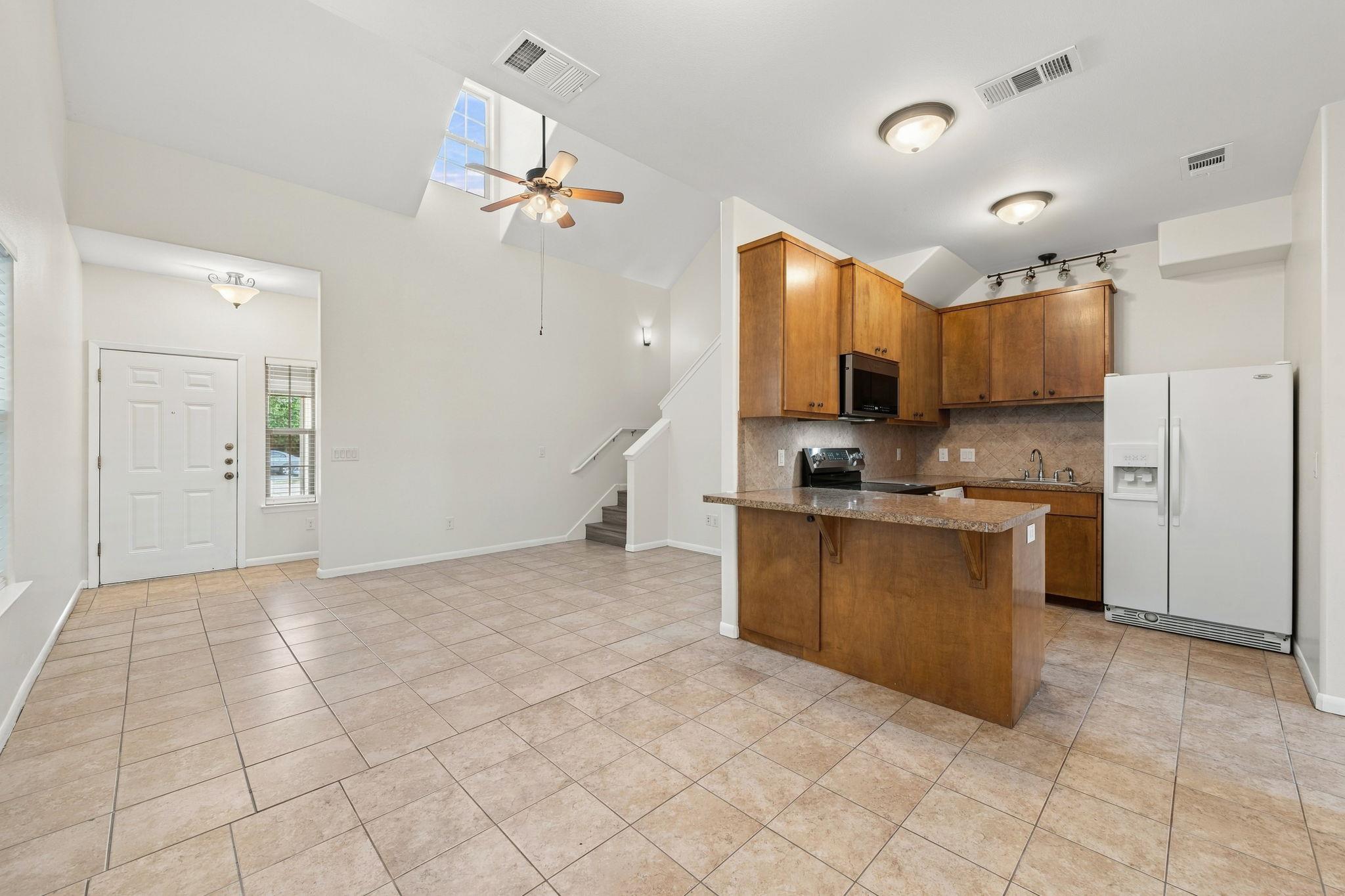709 Franklin Blvd #a Property Photo 6