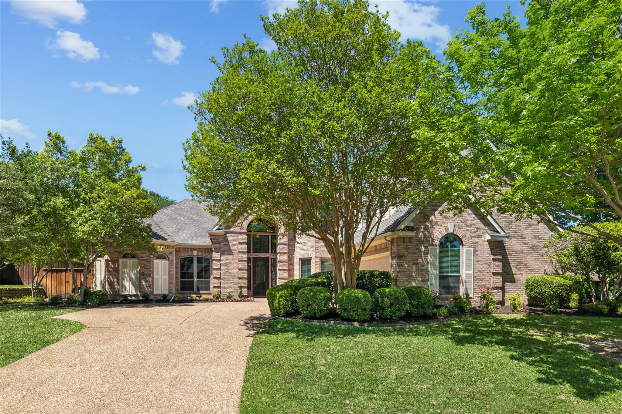 805 Parkwood Ct Property Photo