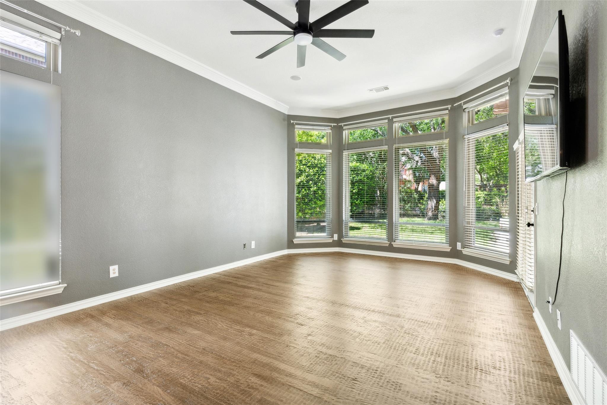 805 Parkwood Ct Property Photo 17