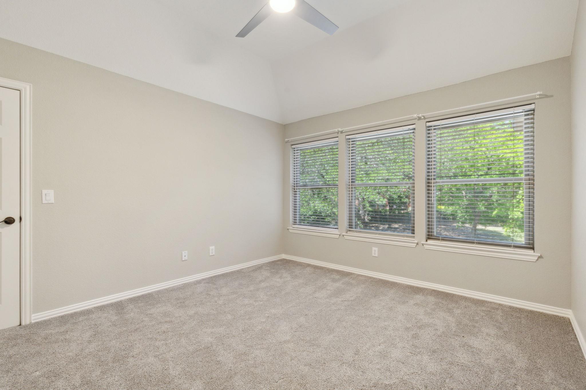 805 Parkwood Ct Property Photo 28