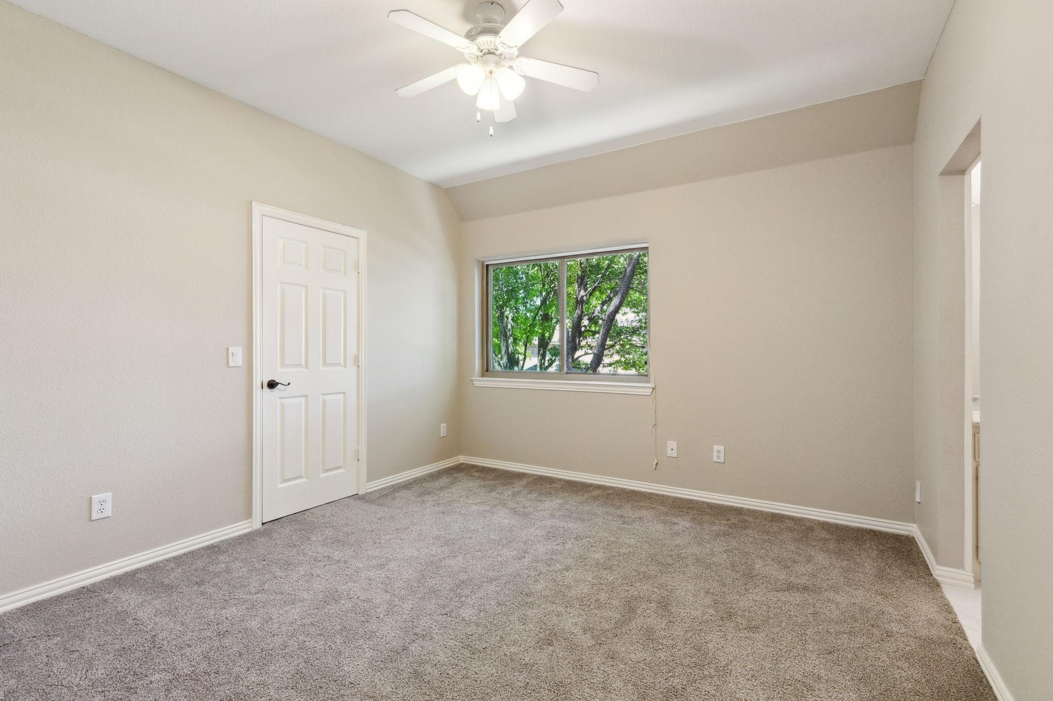 805 Parkwood Ct Property Photo 32