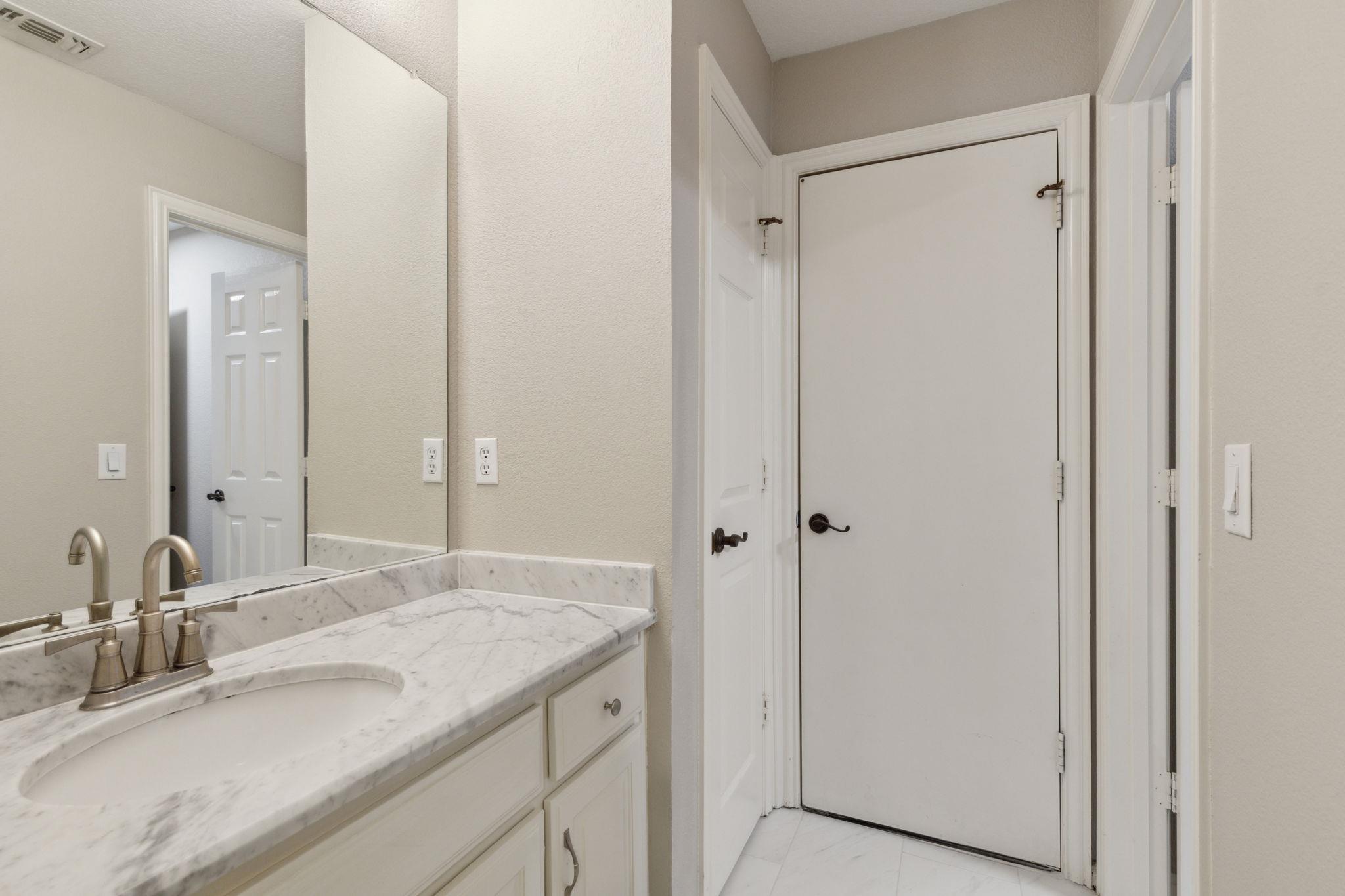 805 Parkwood Ct Property Photo 33