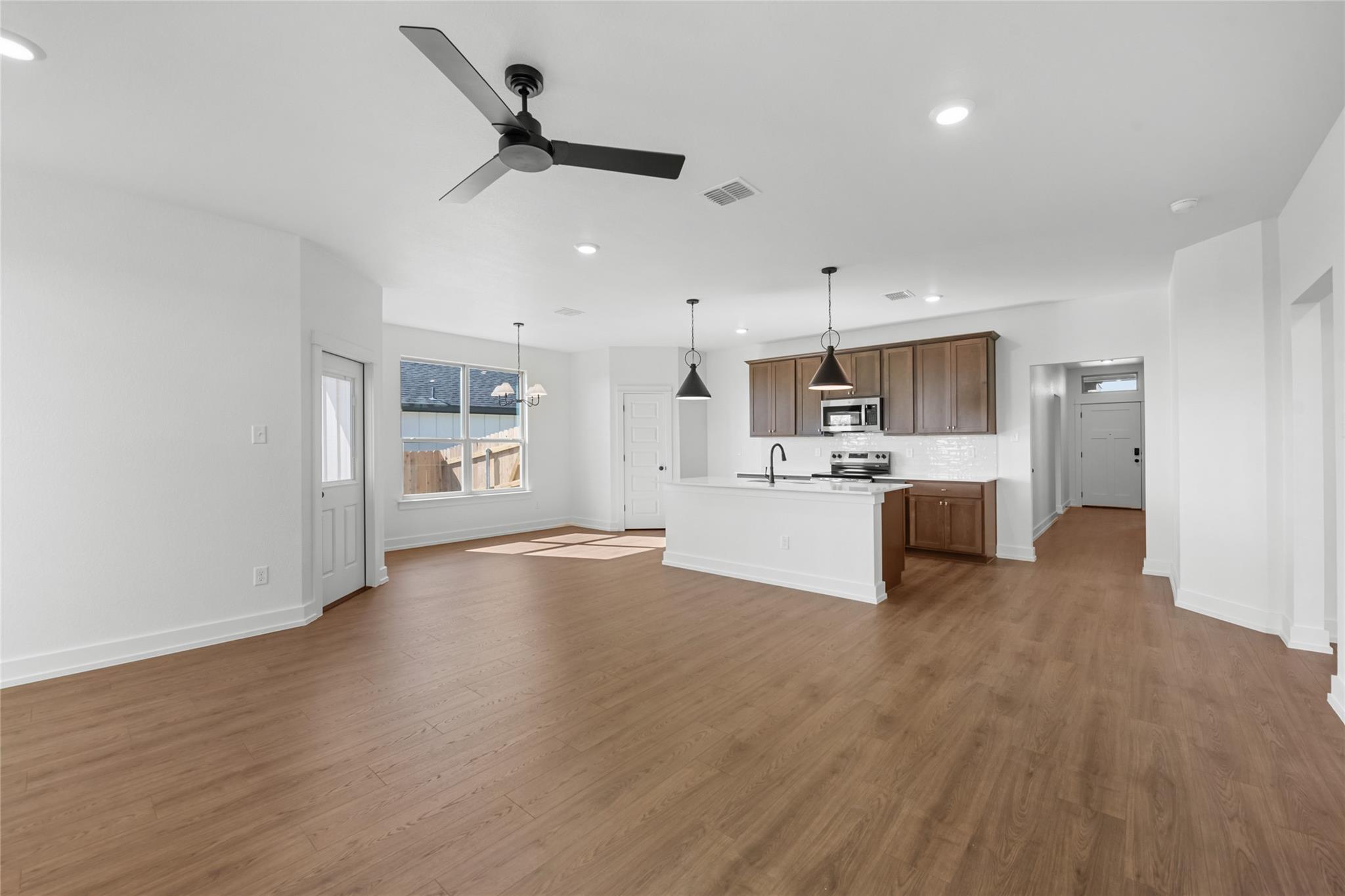 560 Gus Loop Property Photo 4