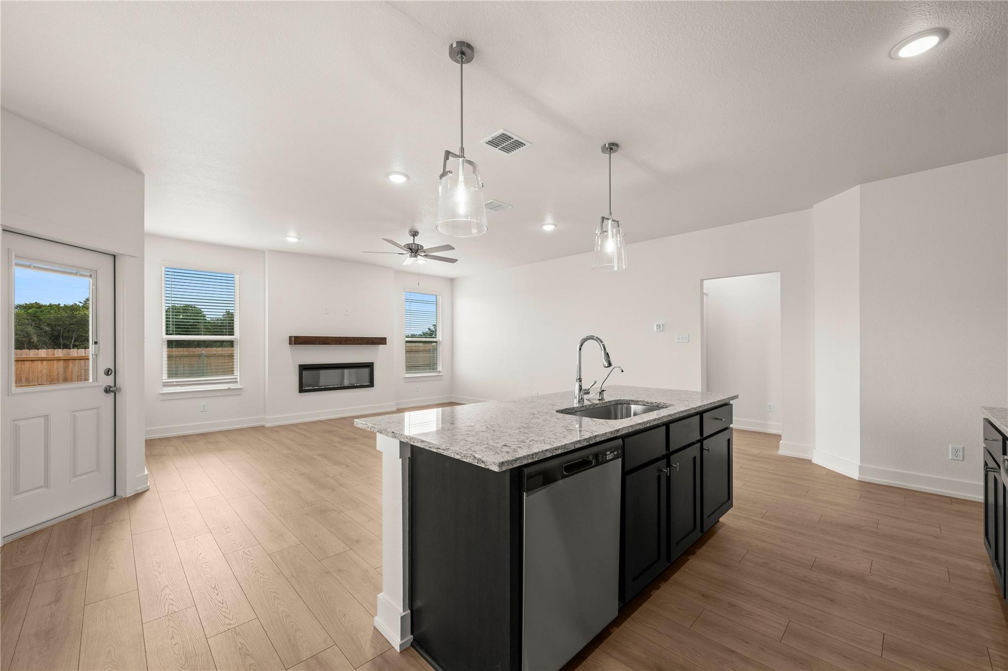 560 Gus Loop Property Photo 4