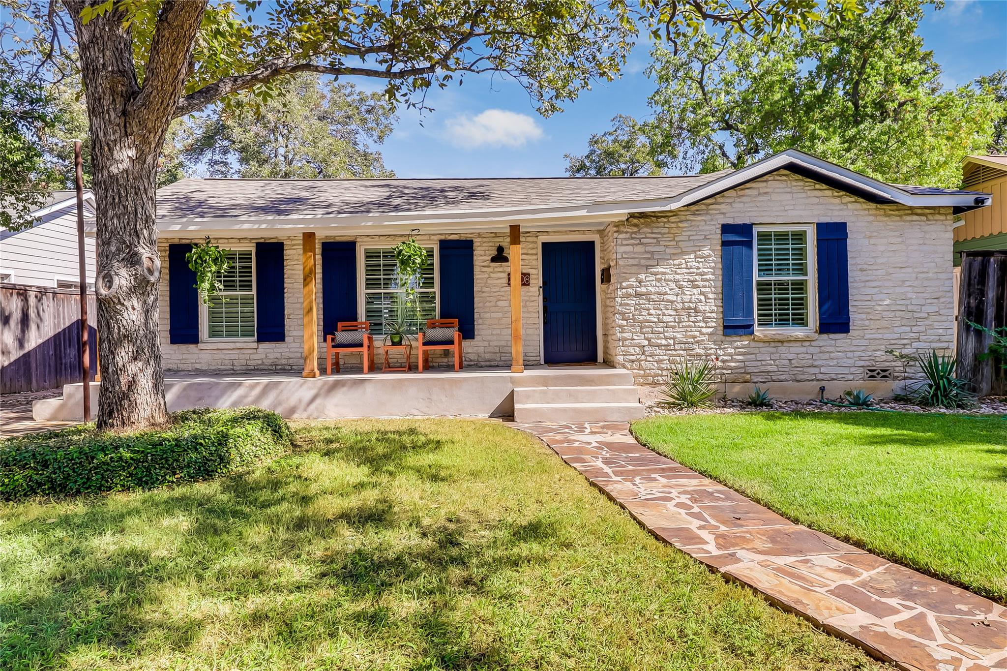 2908 Perry Ln Property Photo 1