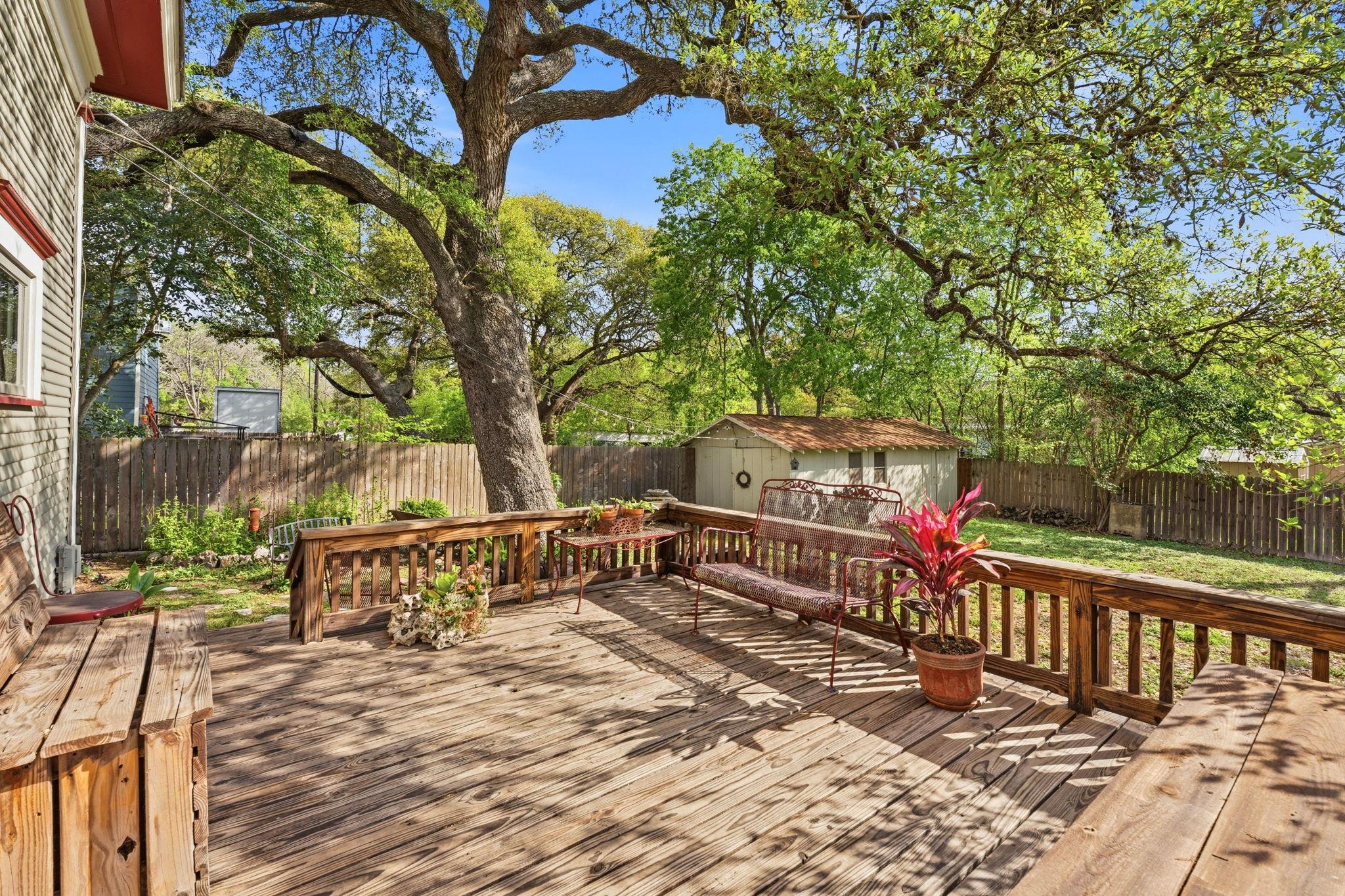 410 Cibilo St Property Photo 20