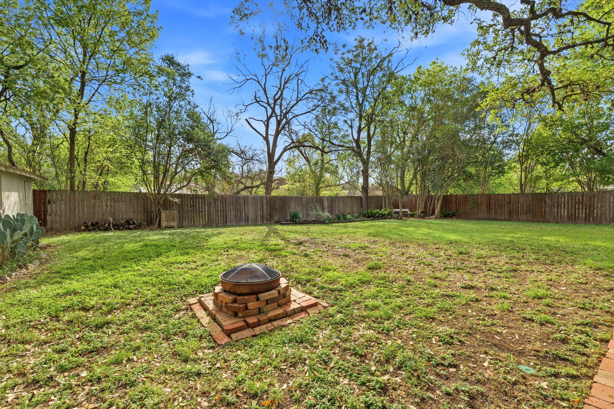 410 Cibilo St Property Photo 24