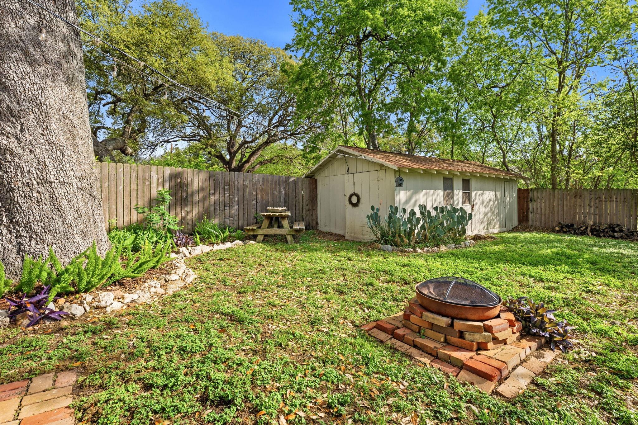 410 Cibilo St Property Photo 27