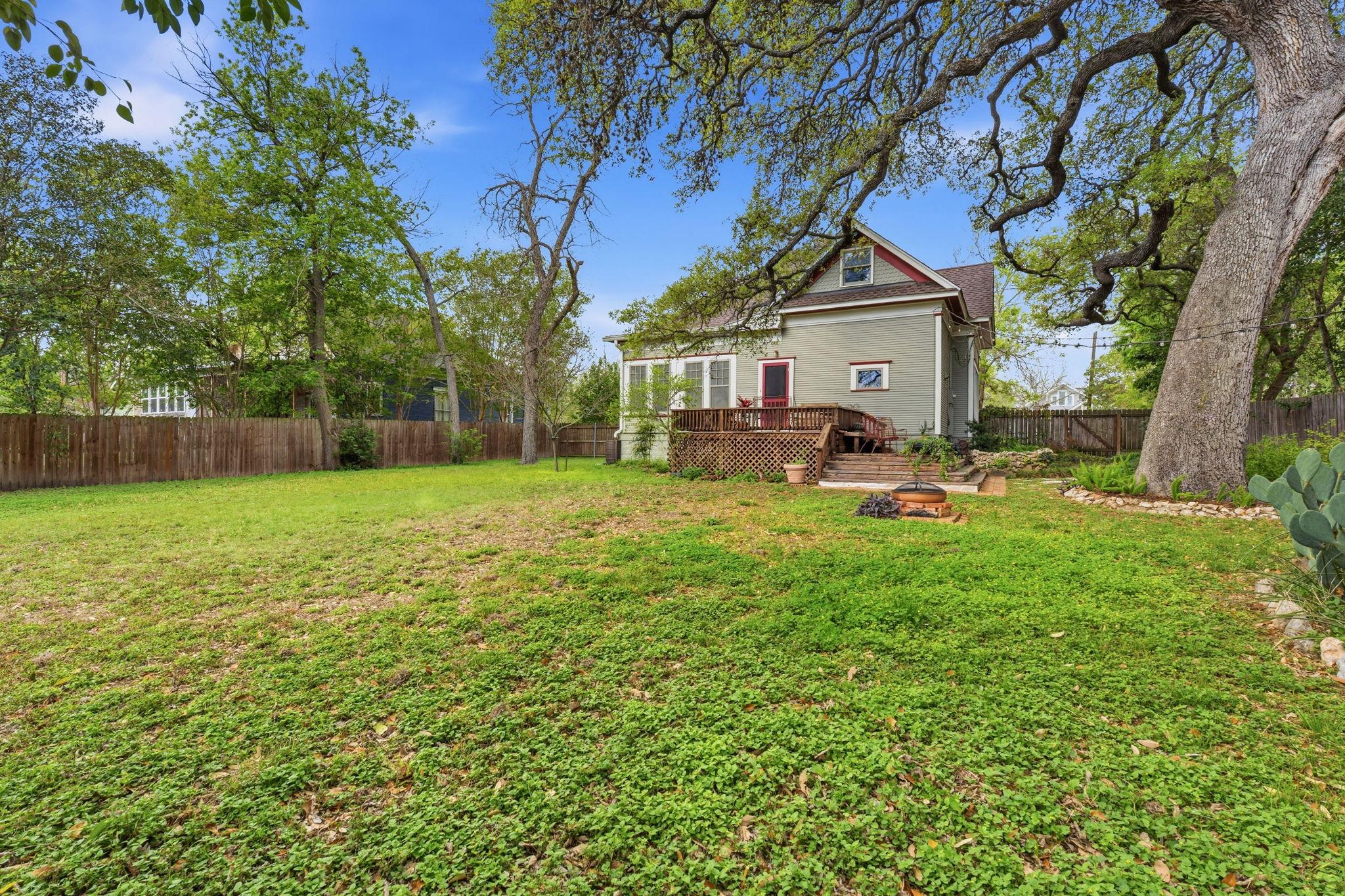 410 Cibilo St Property Photo 28