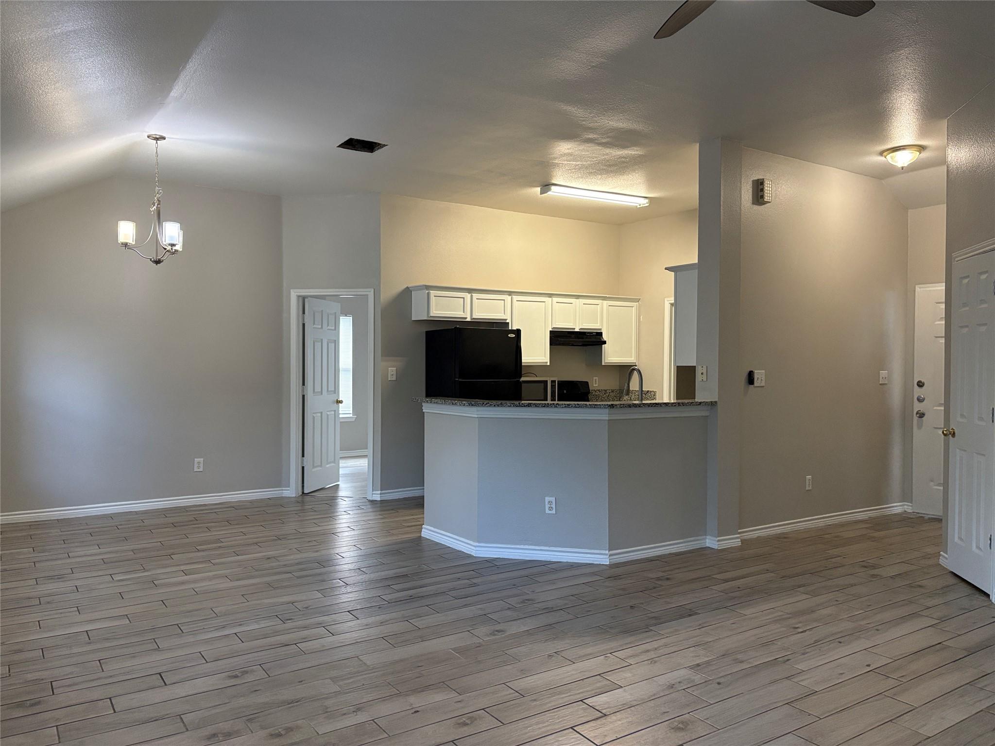 2405 Wisteria Way Property Photo 6