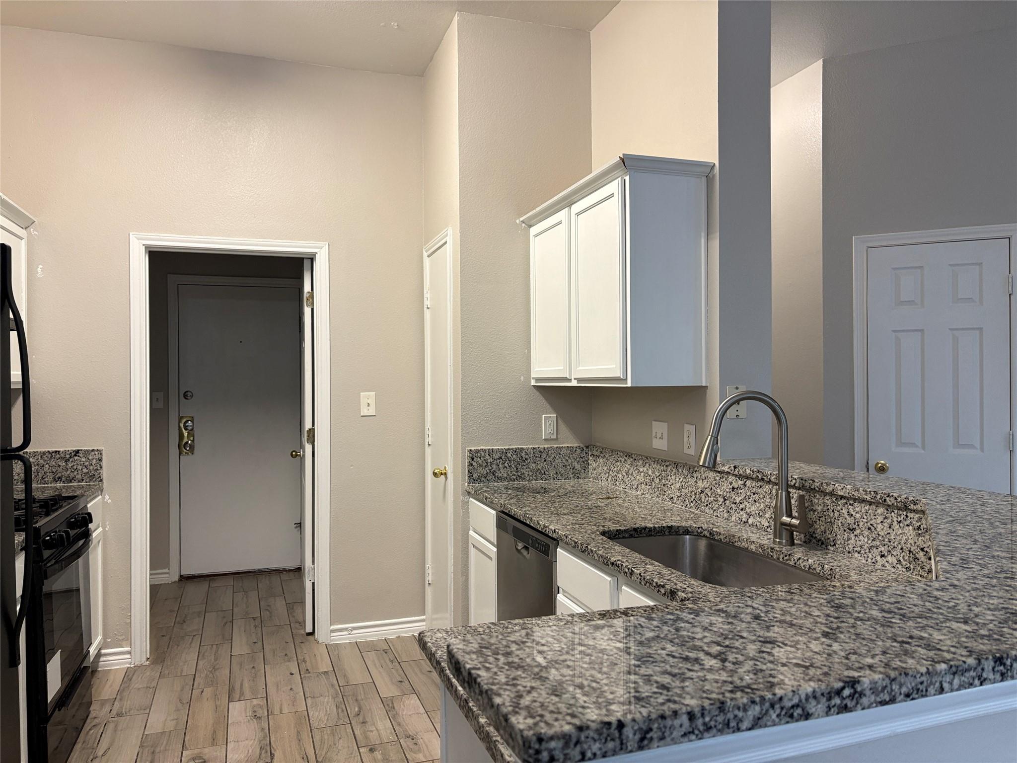 2405 Wisteria Way Property Photo 9