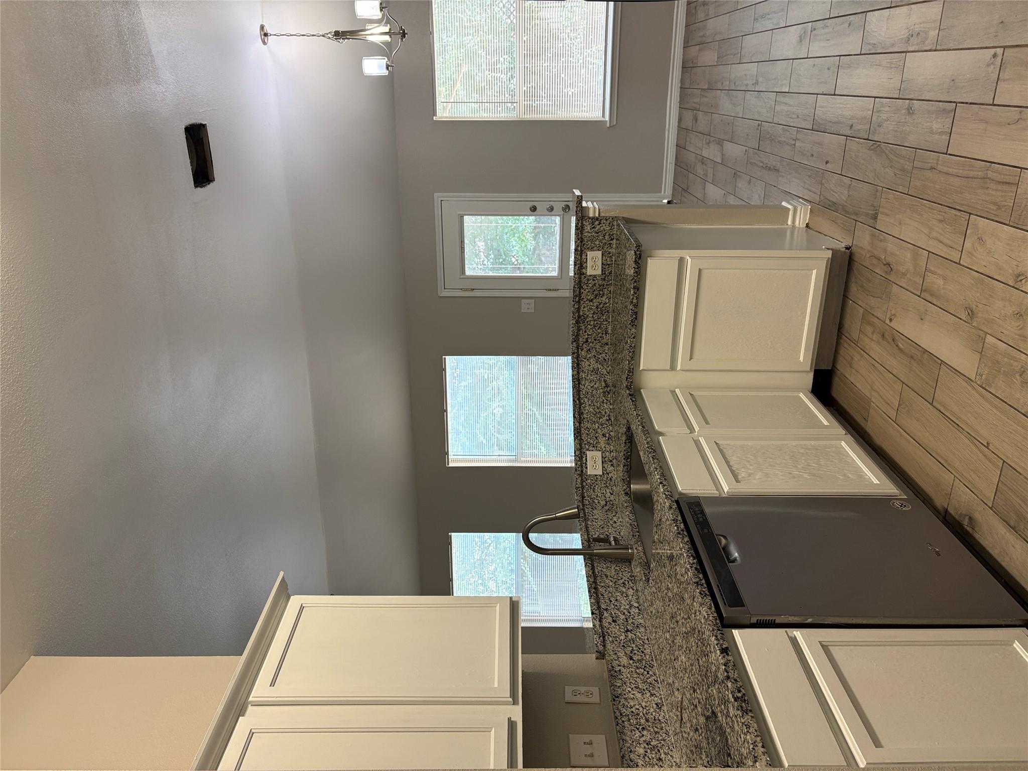2405 Wisteria Way Property Photo 10