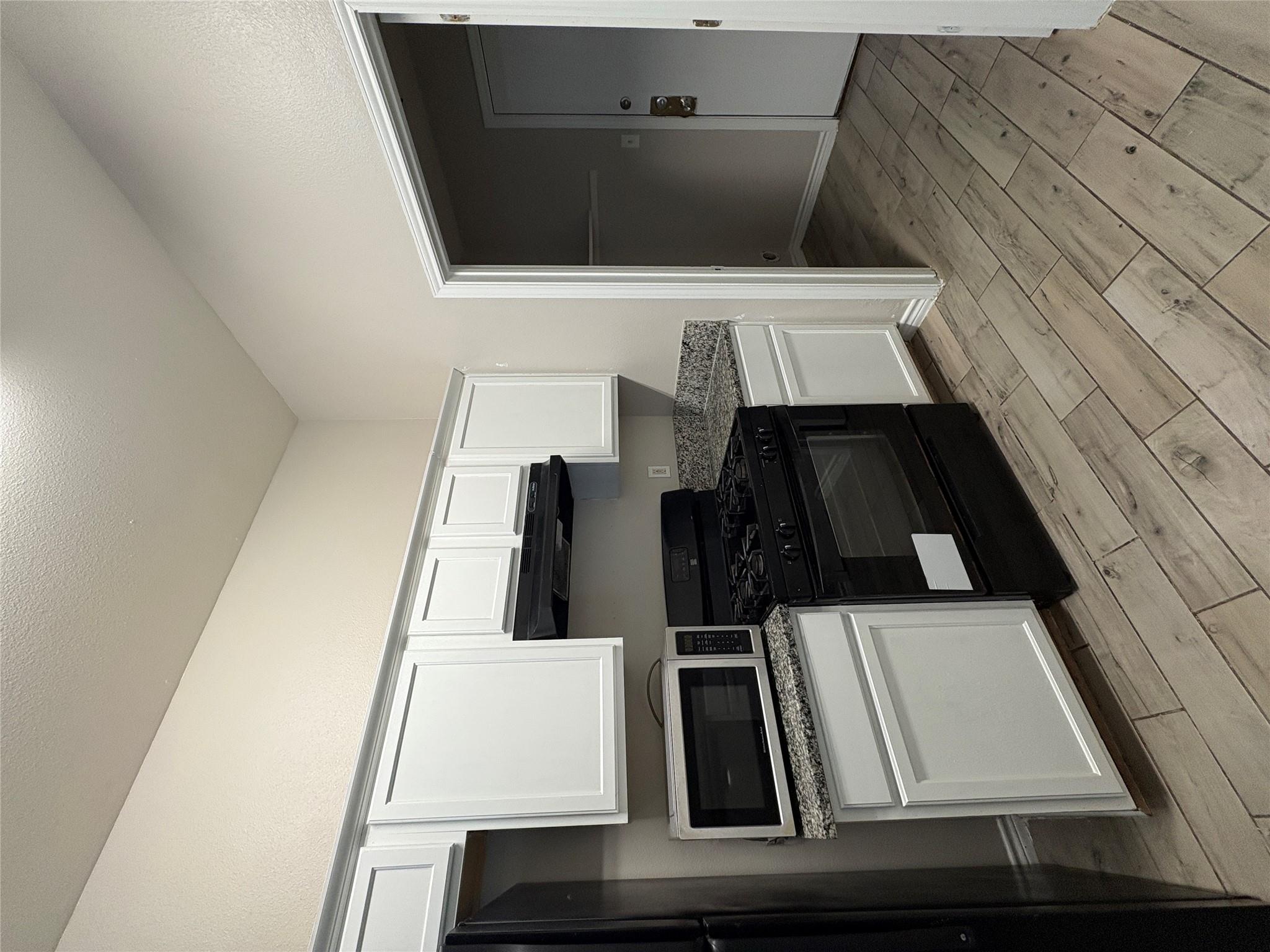 2405 Wisteria Way Property Photo 11