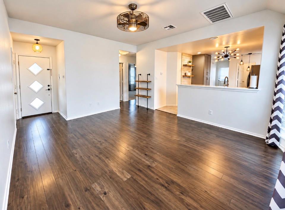 371 Housefinch Loop Property Photo 4