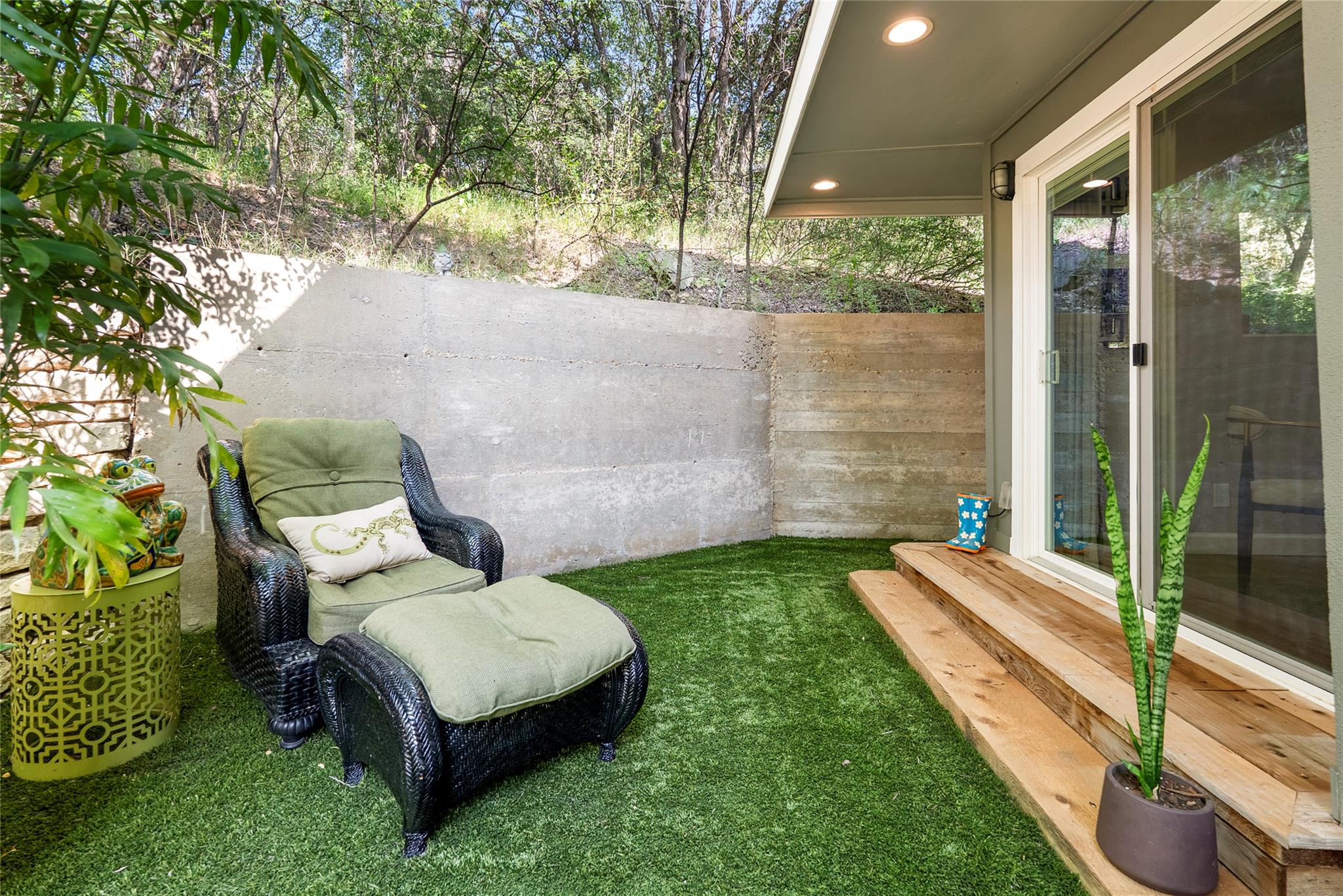 2101 Airole Way #a Property Photo 8