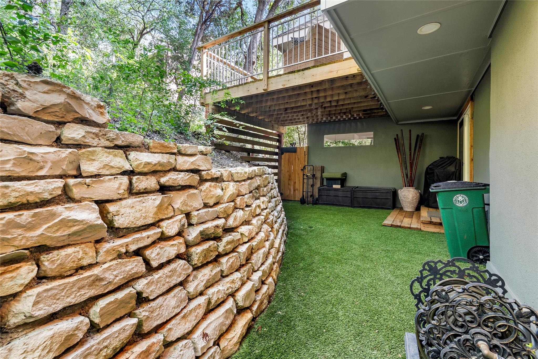 2101 Airole Way #a Property Photo 9