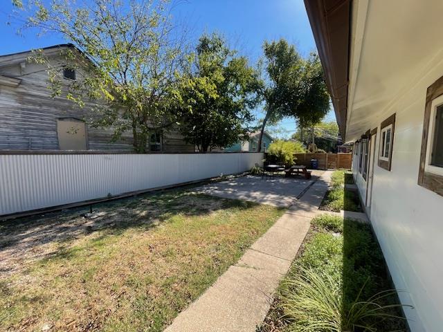 1113 E 3rd St #b Property Photo 11