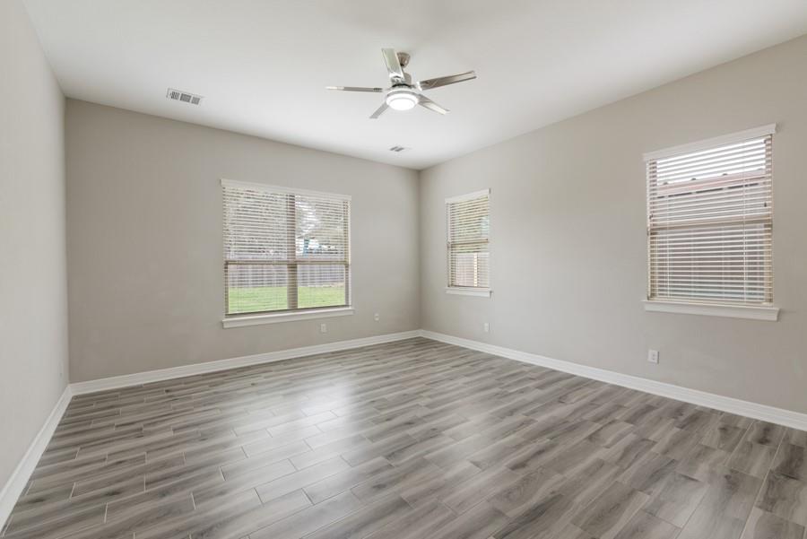 21434 Lakefront Dr Property Photo 15