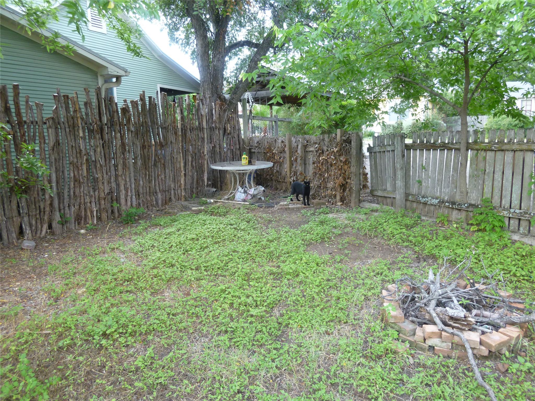 1609 W 11th St Property Photo 37