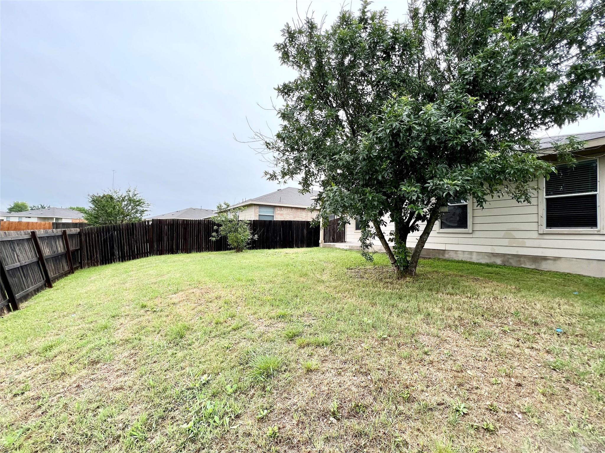 2428 Green Meadows Ln Property Photo 2