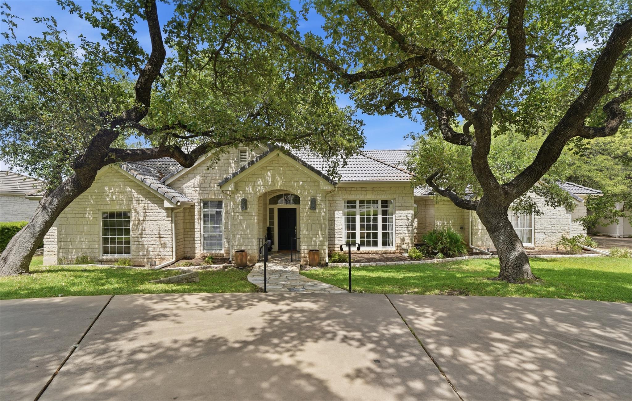 2016 Lakeway Blvd Property Photo 1