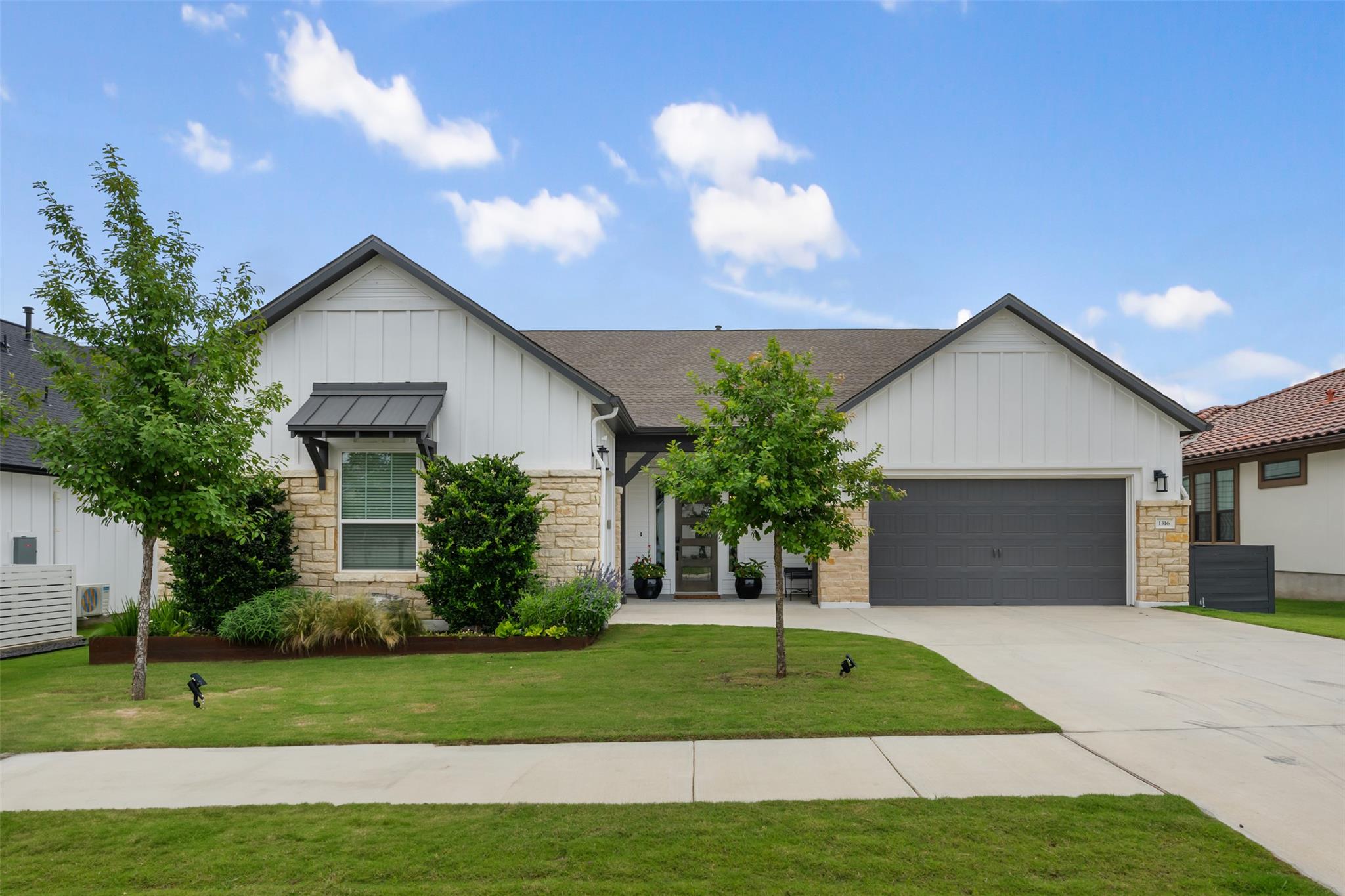 1316 Dancing Oak Ln Property Photo 1