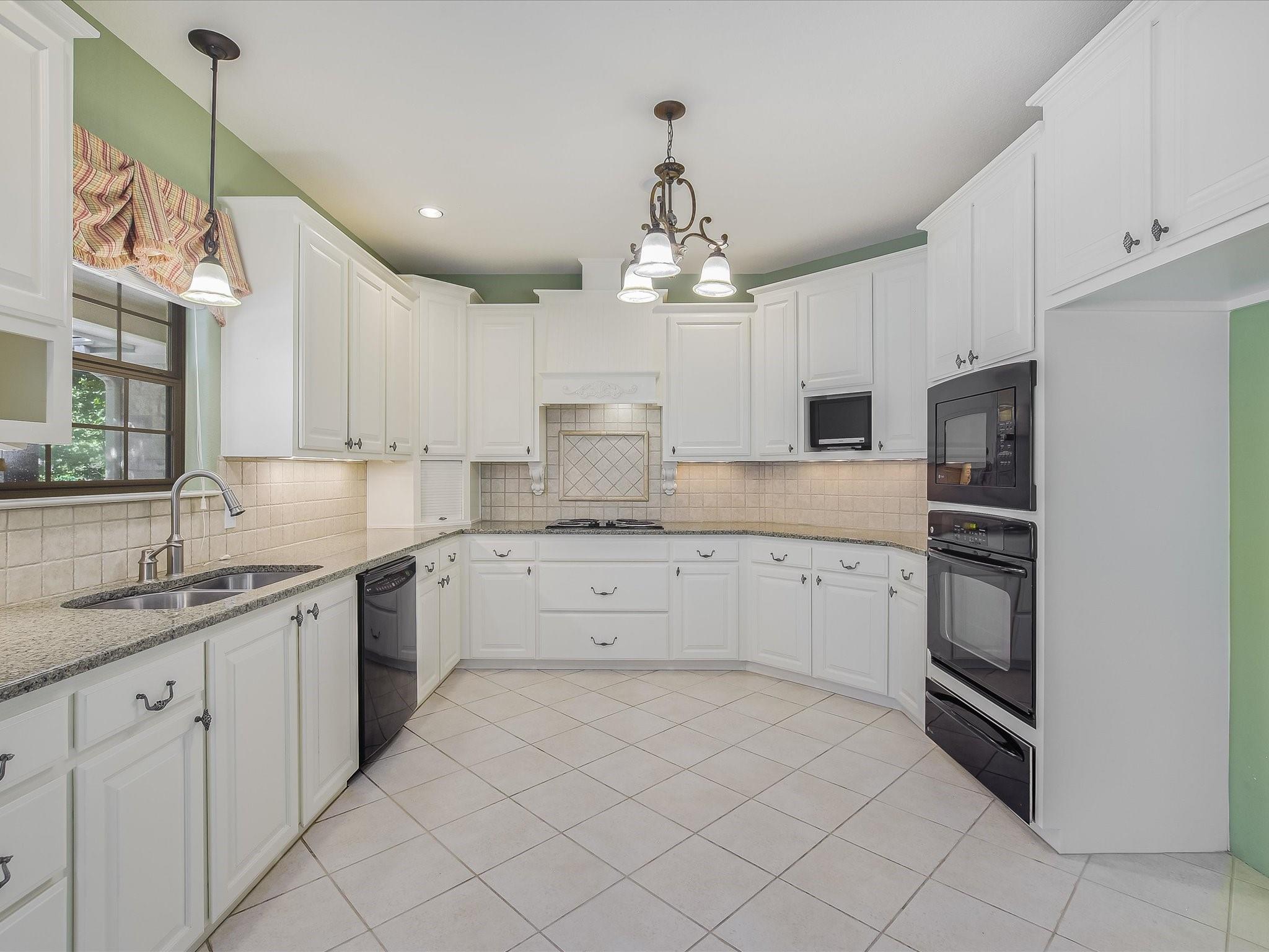 1 Woodview Ct Property Photo 5