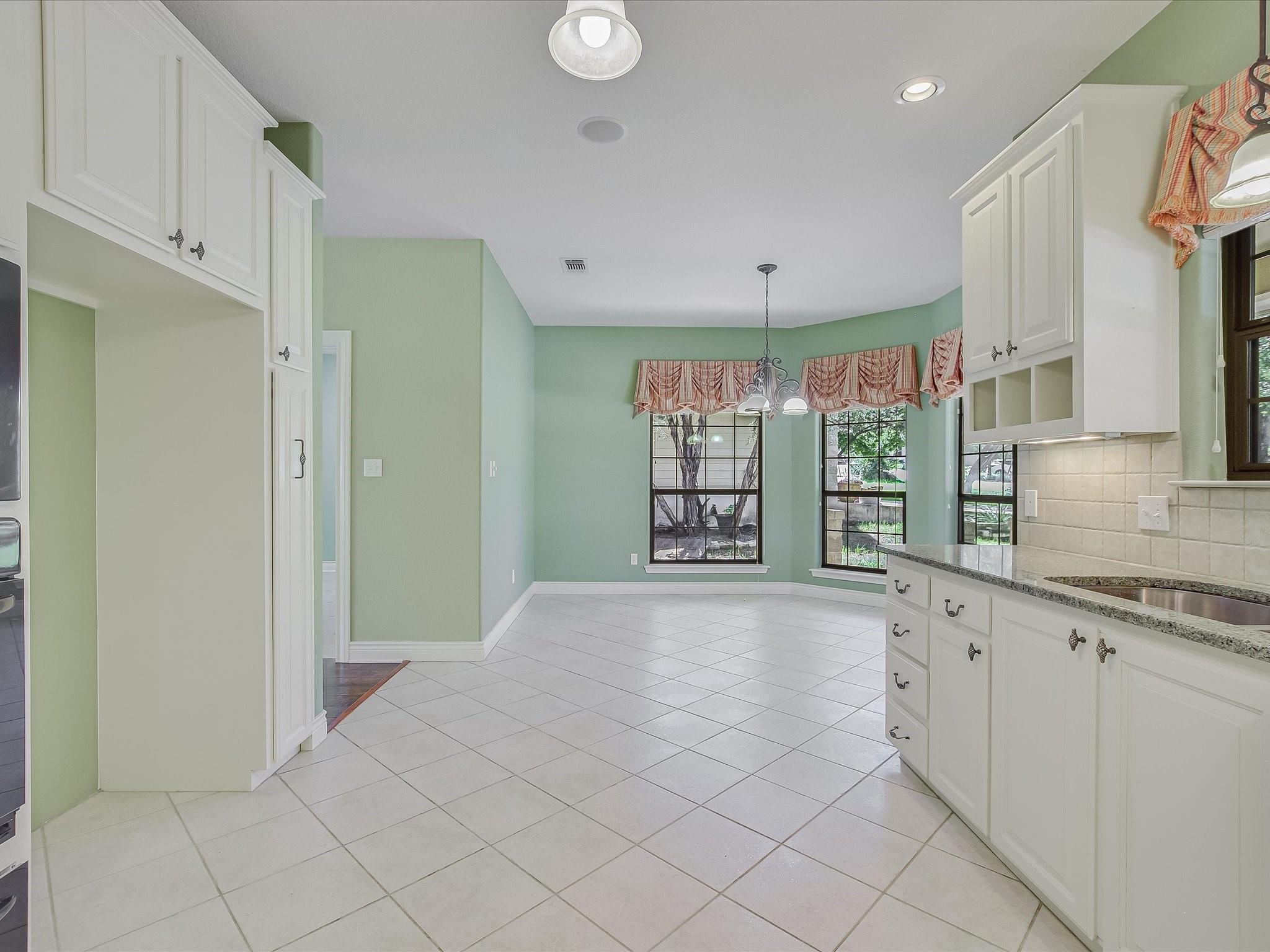 1 Woodview Ct Property Photo 8