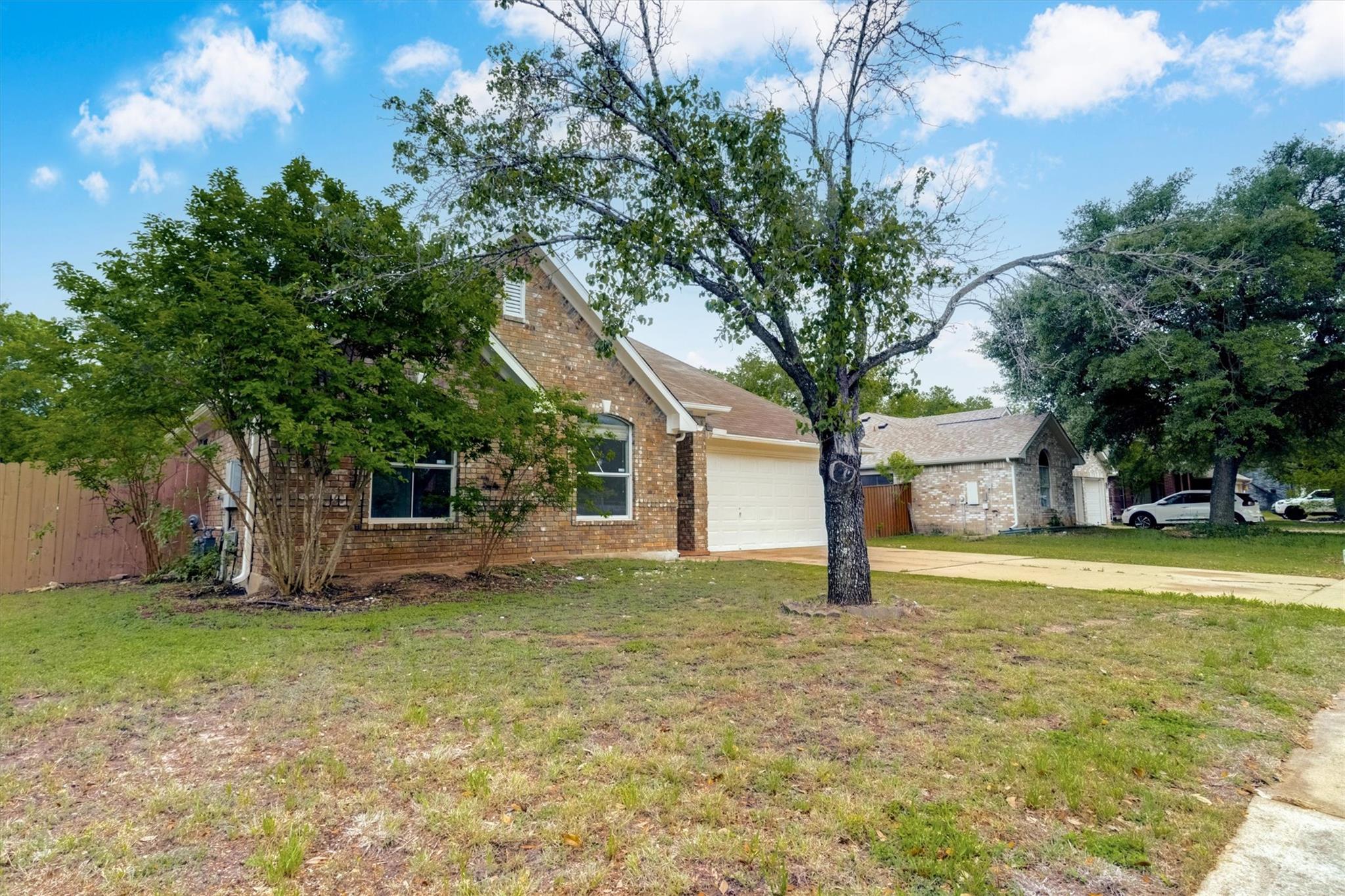 11209 Avering Ln Property Photo 3