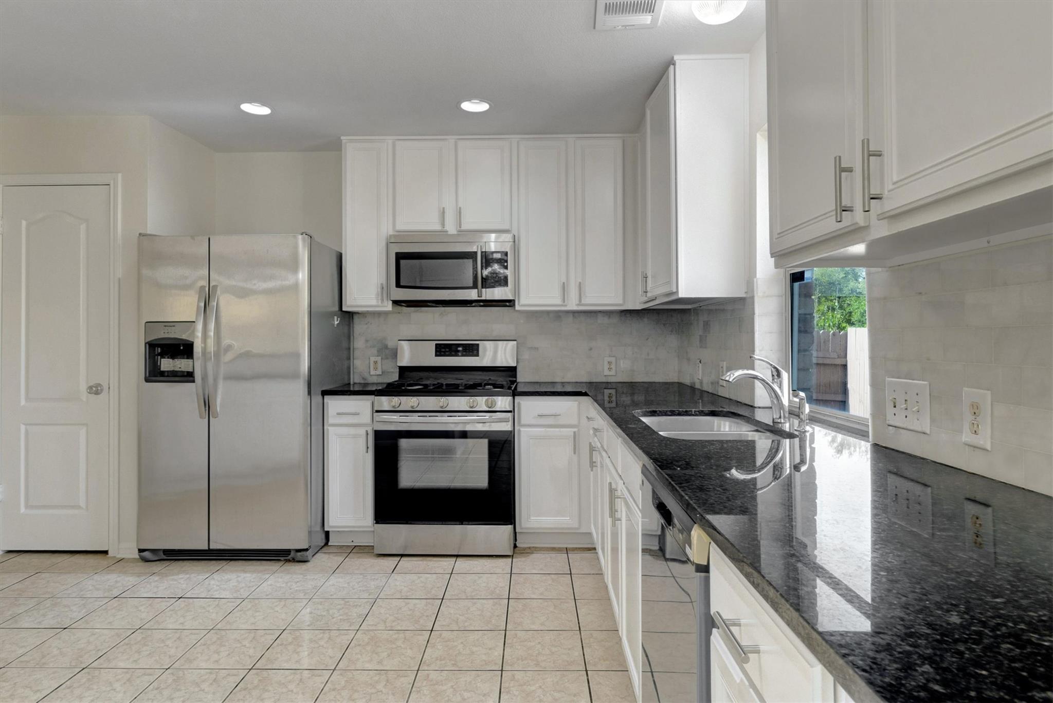 11209 Avering Ln Property Photo 7