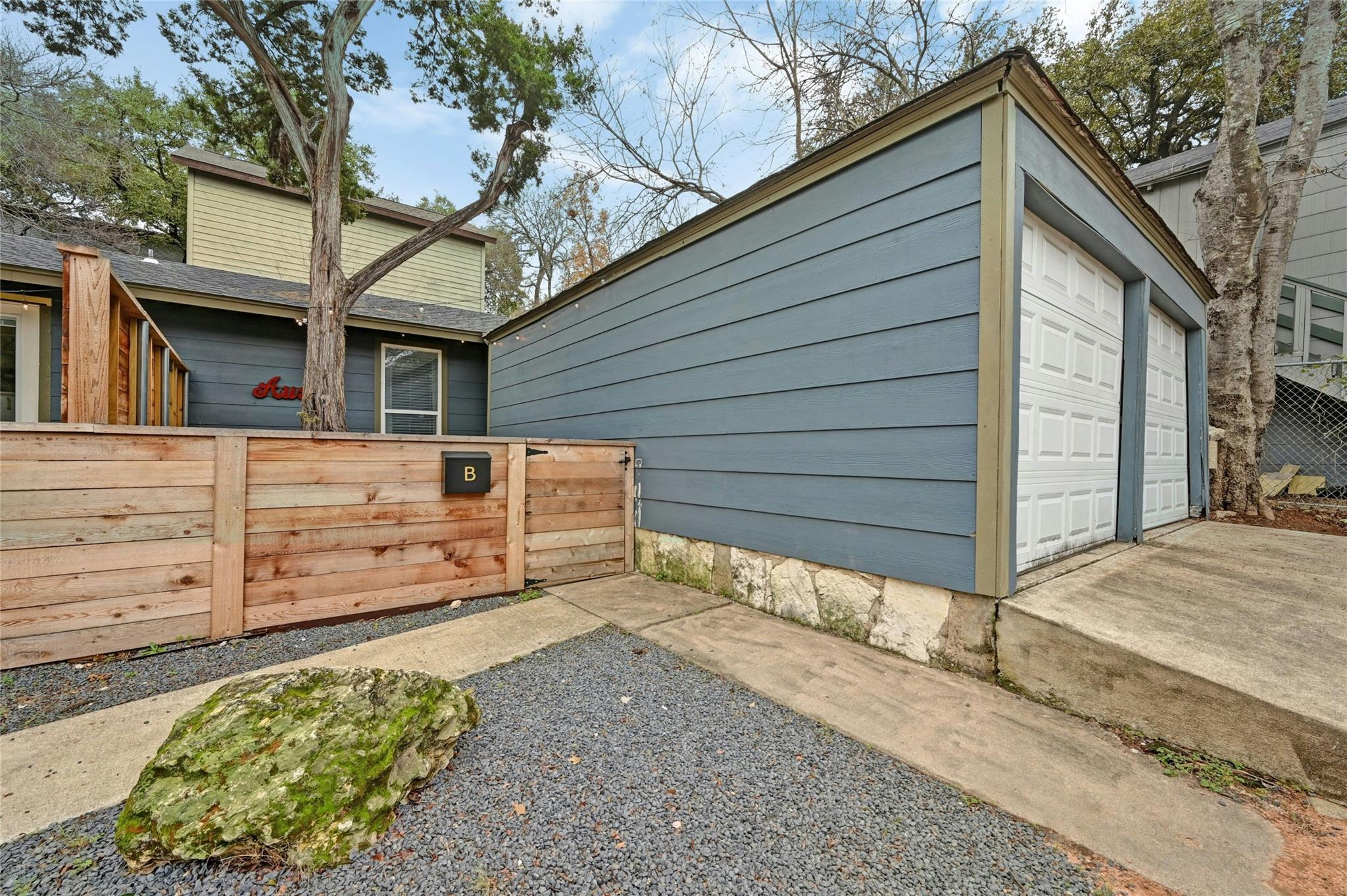 1103 Kenwood Ave #b Property Photo 1
