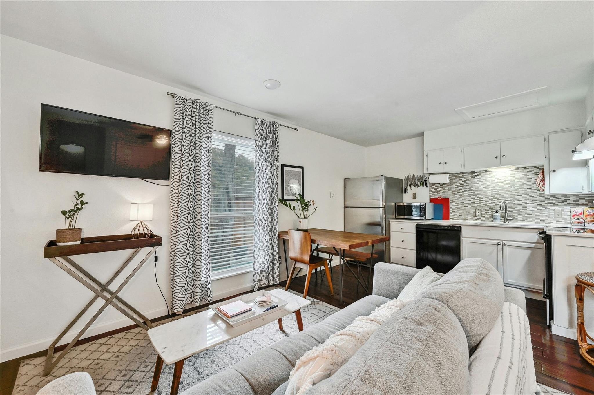 1103 Kenwood Ave #b Property Photo 4