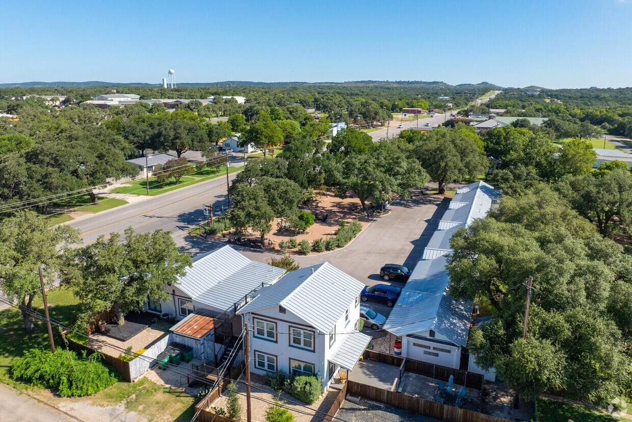 902 Main St Property Photo 1