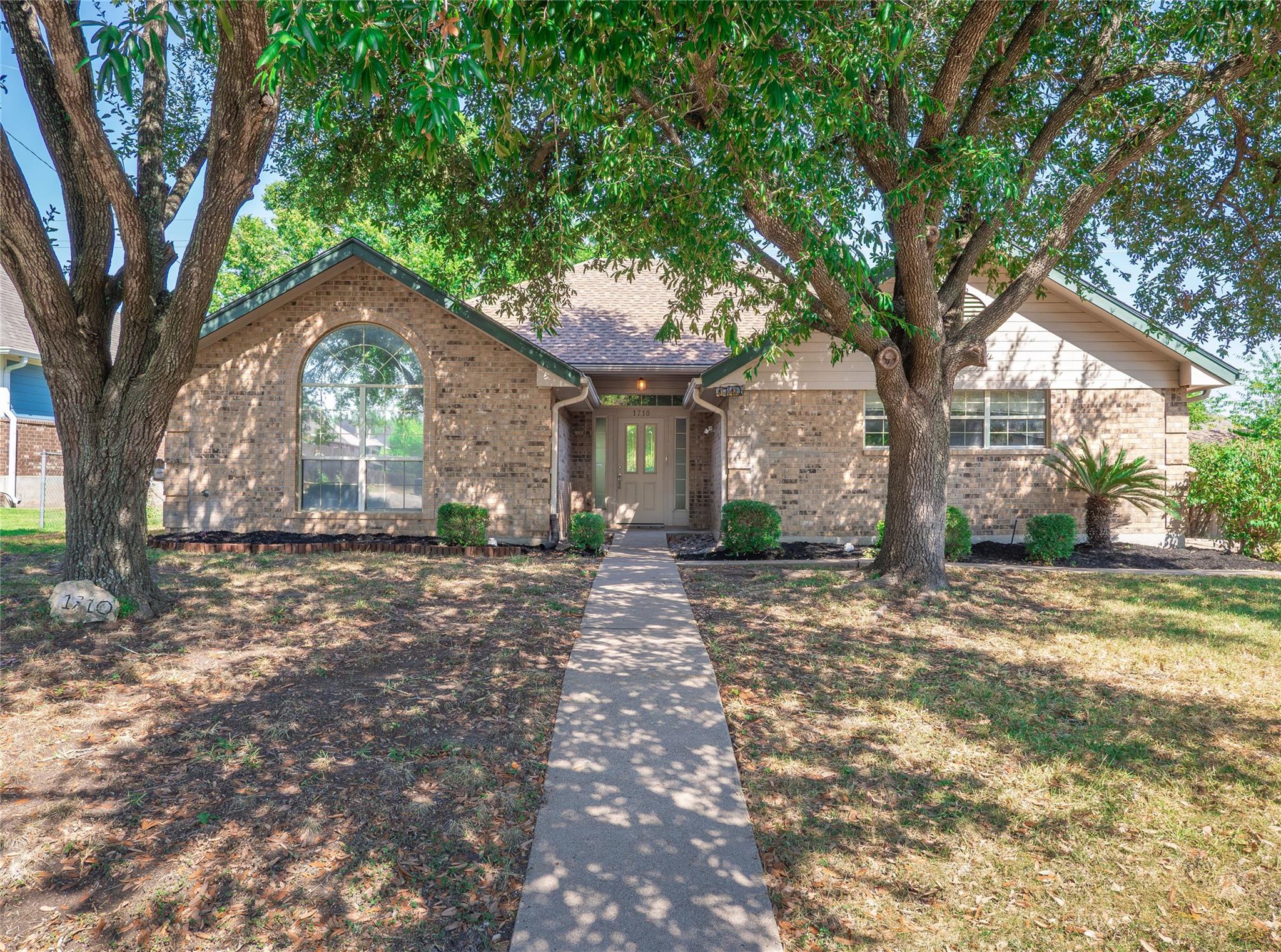 1710 Oaklawn Dr Property Photo 1