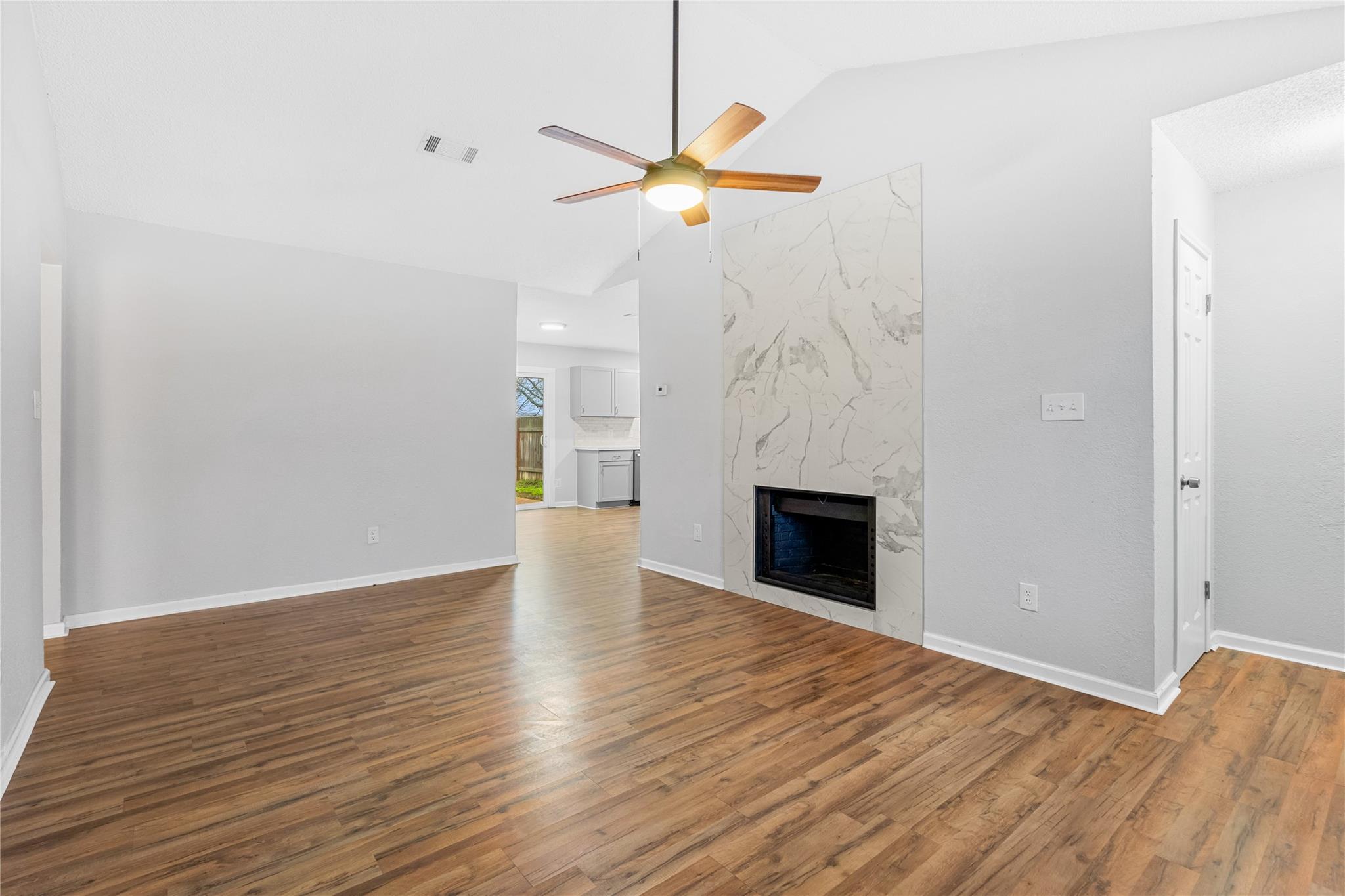 10511 Man O War Ave Property Photo 4