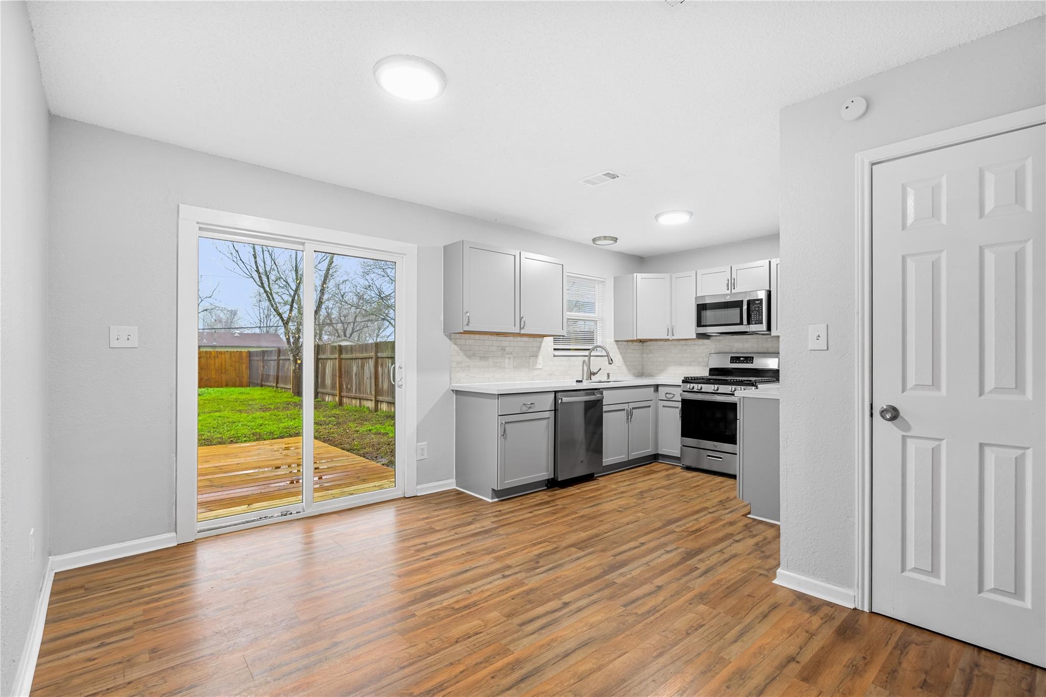 10511 Man O War Ave Property Photo 5