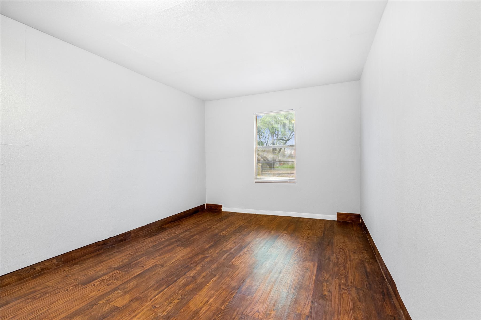 10511 Man O War Ave Property Photo 7
