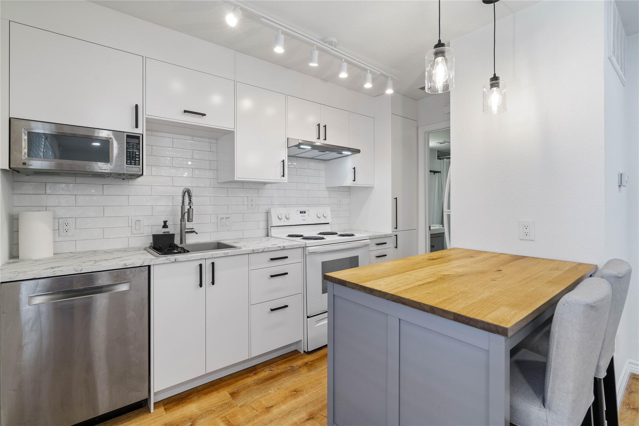 3115 Helms St #101 Property Photo 3