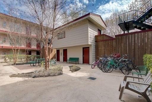 2207 Leon St #104 Property Photo 5