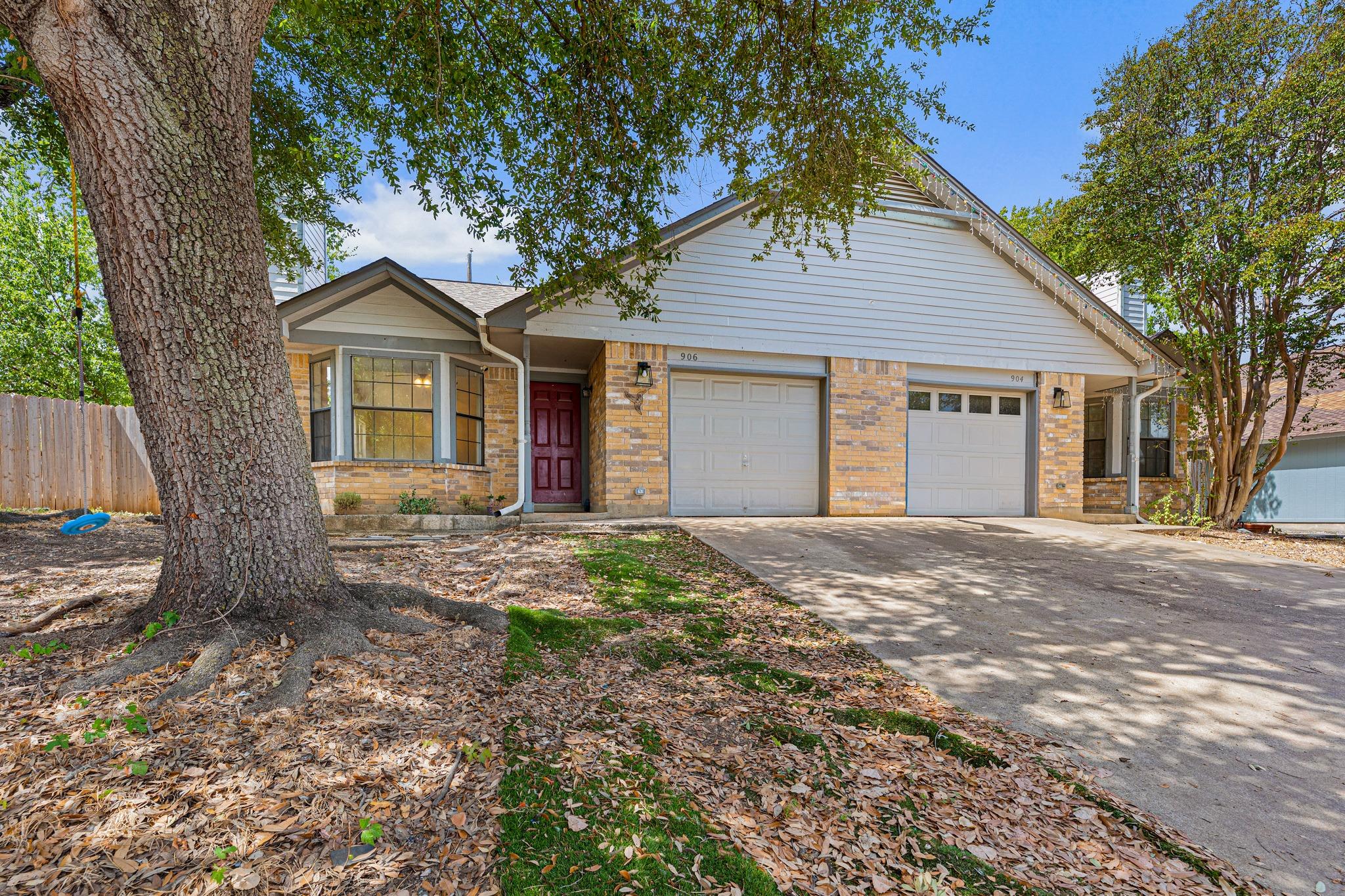 906 Oleander Ln #906 Property Photo 2