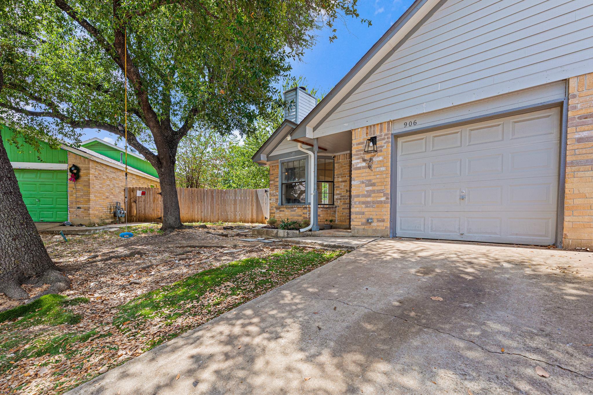 906 Oleander Ln #906 Property Photo 4