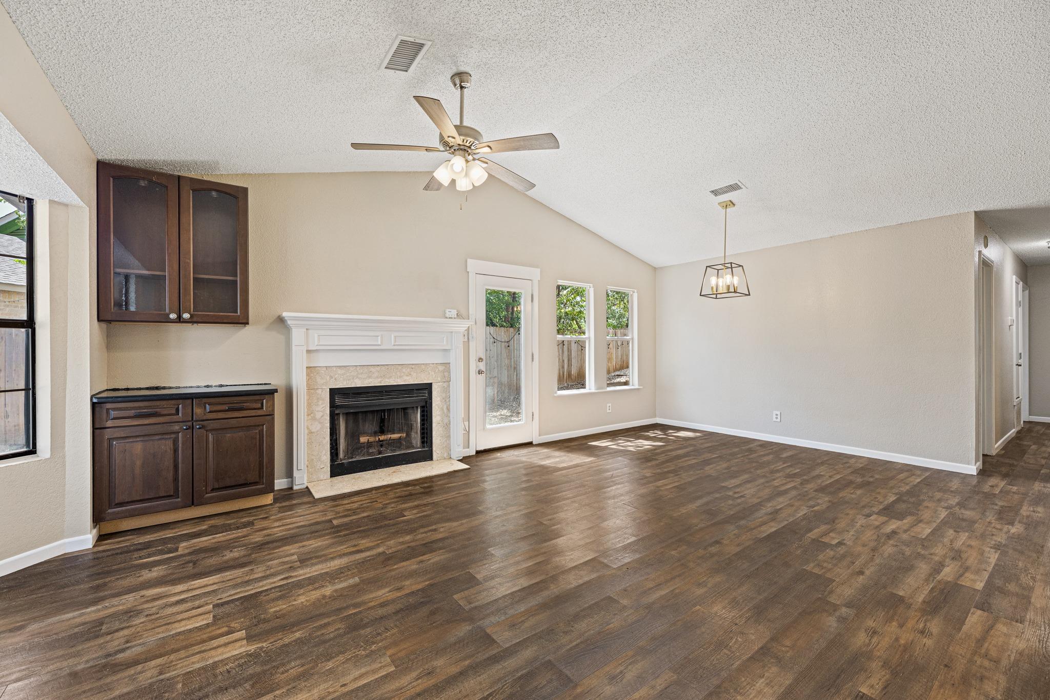 906 Oleander Ln #906 Property Photo 5
