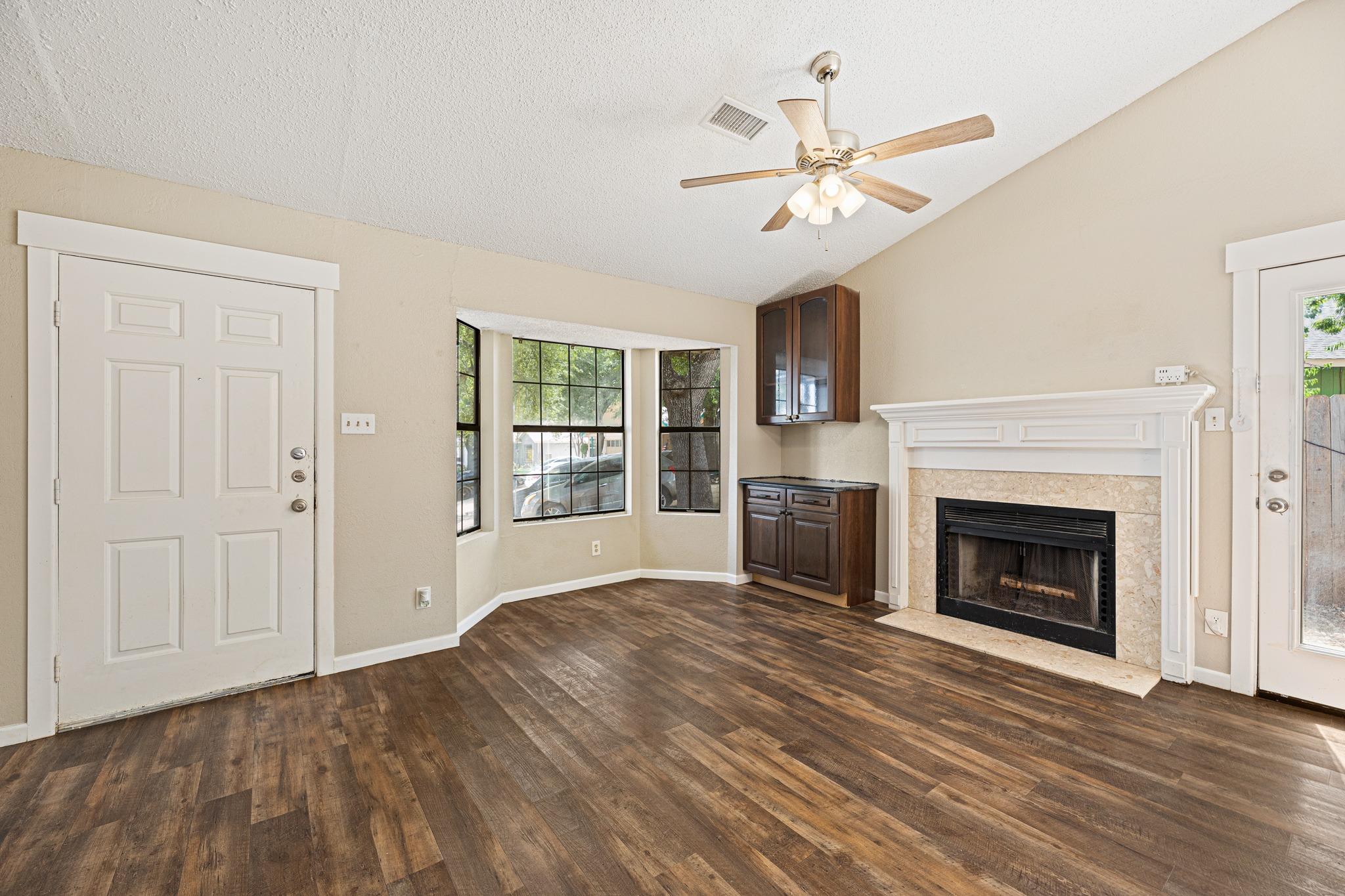 906 Oleander Ln #906 Property Photo 10