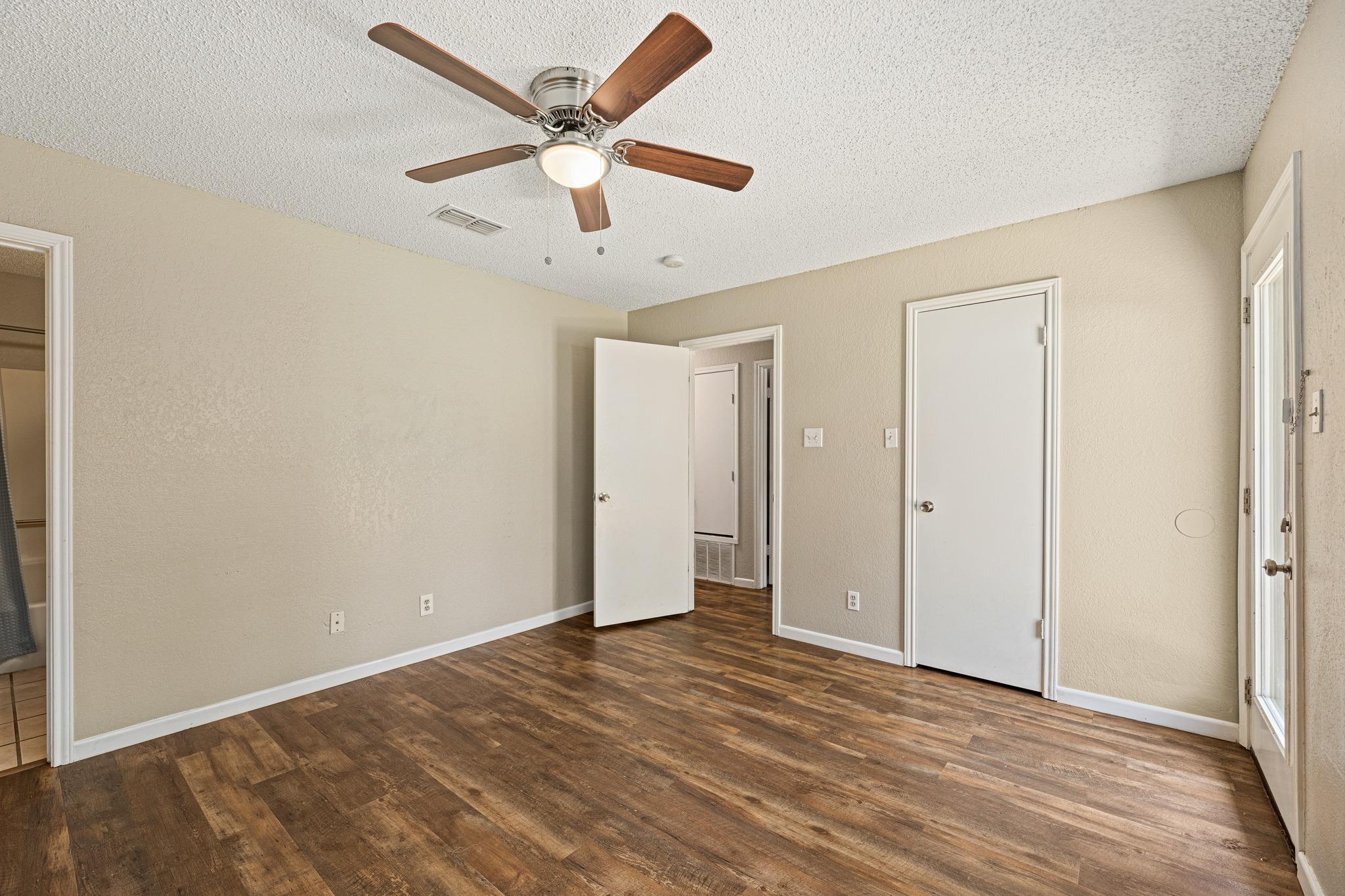 906 Oleander Ln #906 Property Photo 19