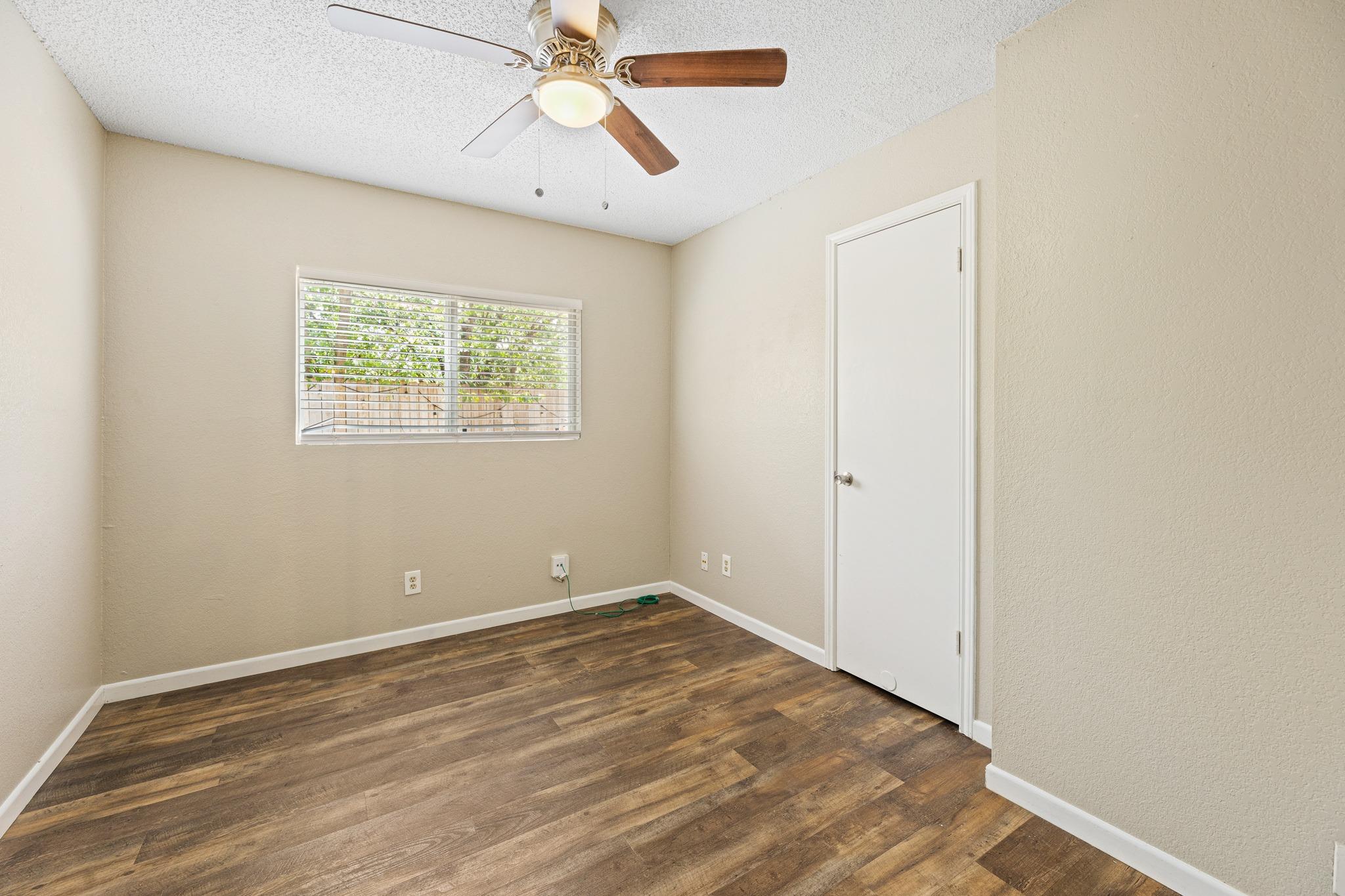 906 Oleander Ln #906 Property Photo 26