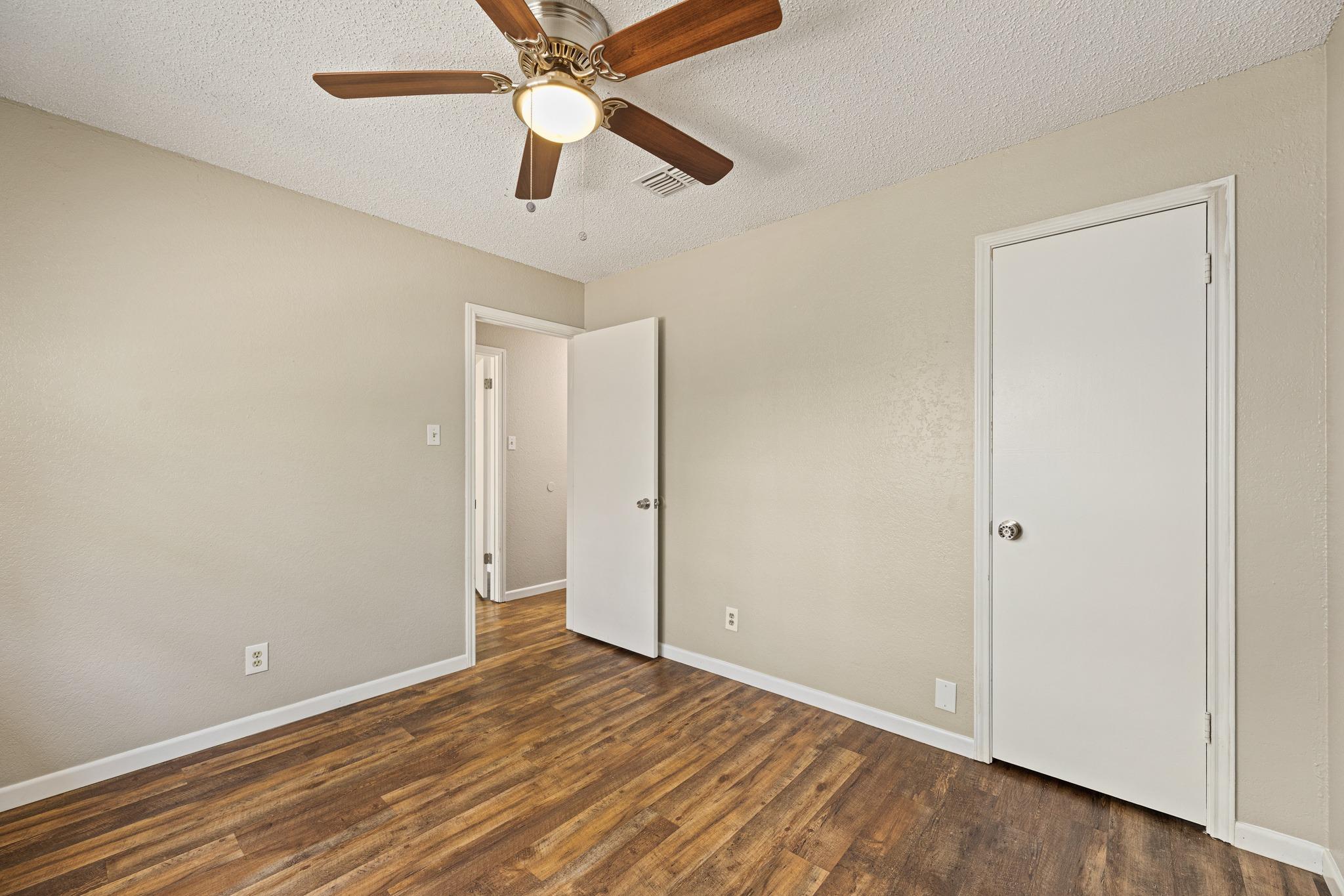 906 Oleander Ln #906 Property Photo 28