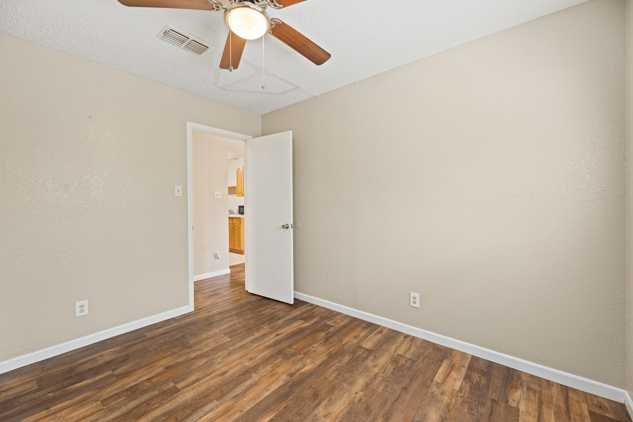 906 Oleander Ln #906 Property Photo 30