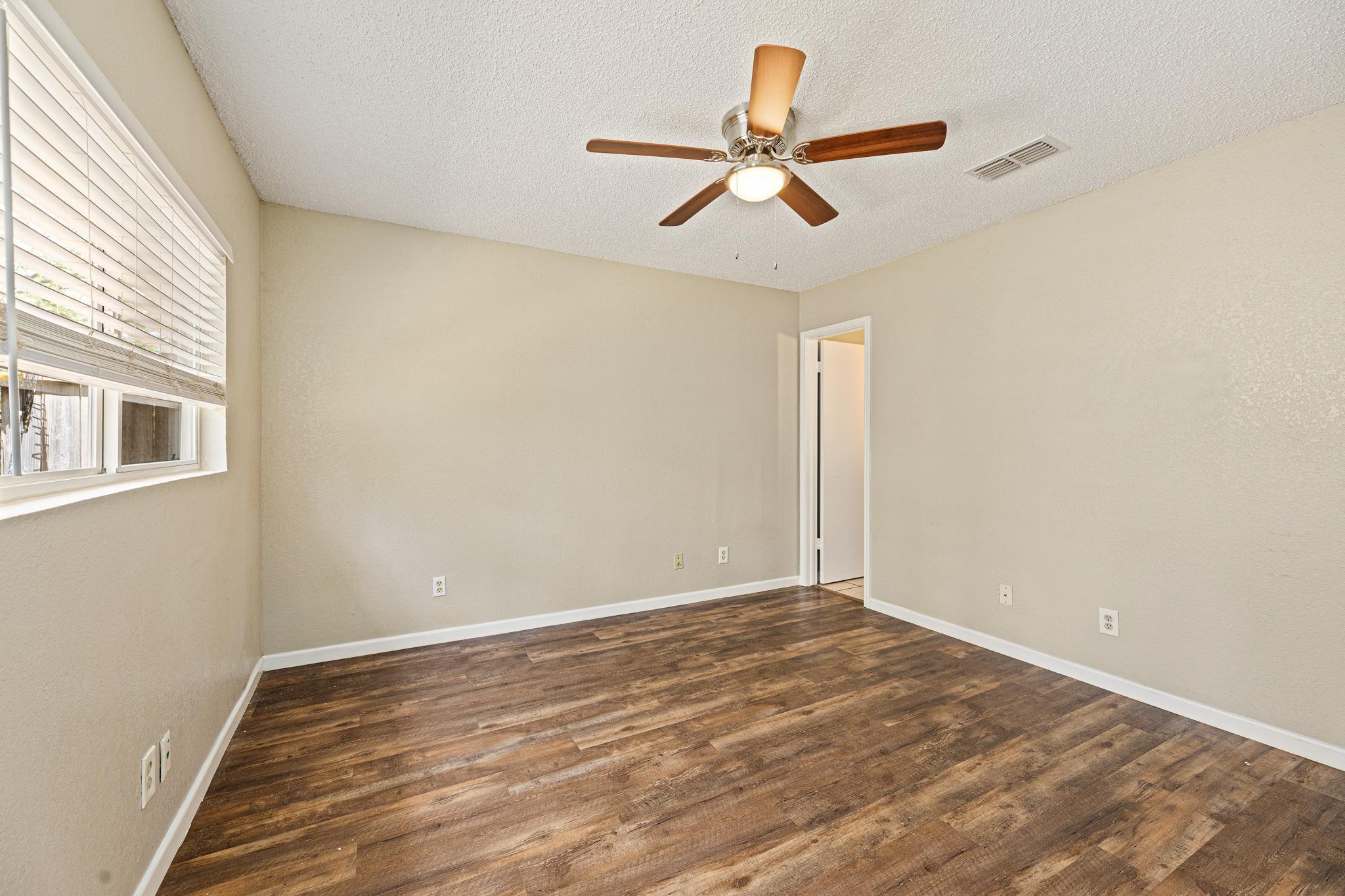 906 Oleander Ln #906 Property Photo 31