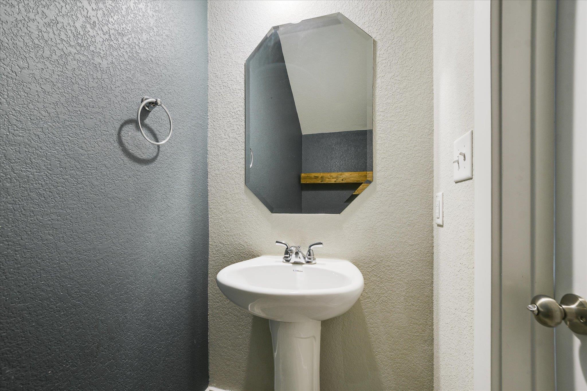 5826 Aviano Rd Property Photo 24